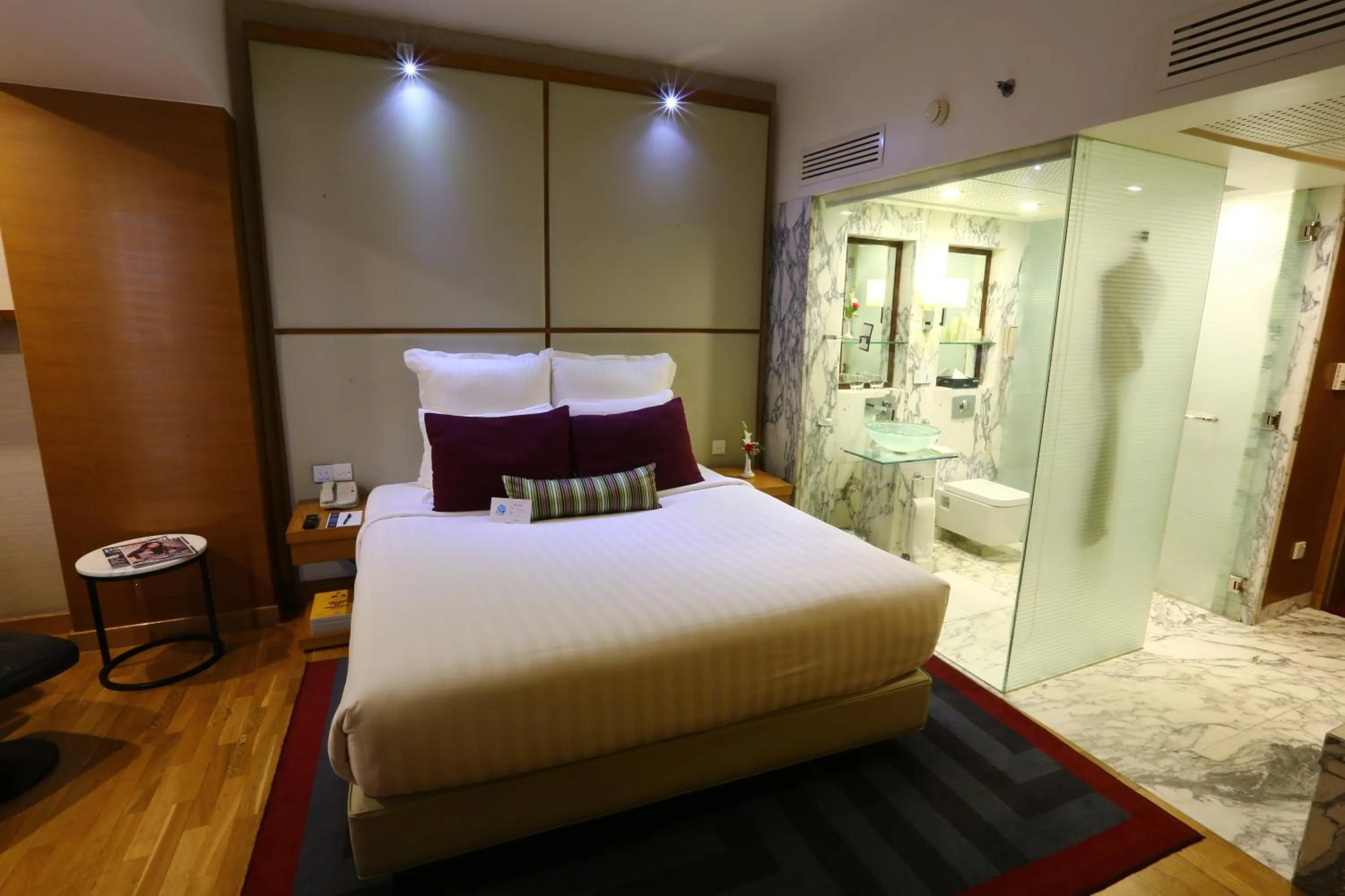 Photo of the whole room, Bed in Avari Towers Karachi