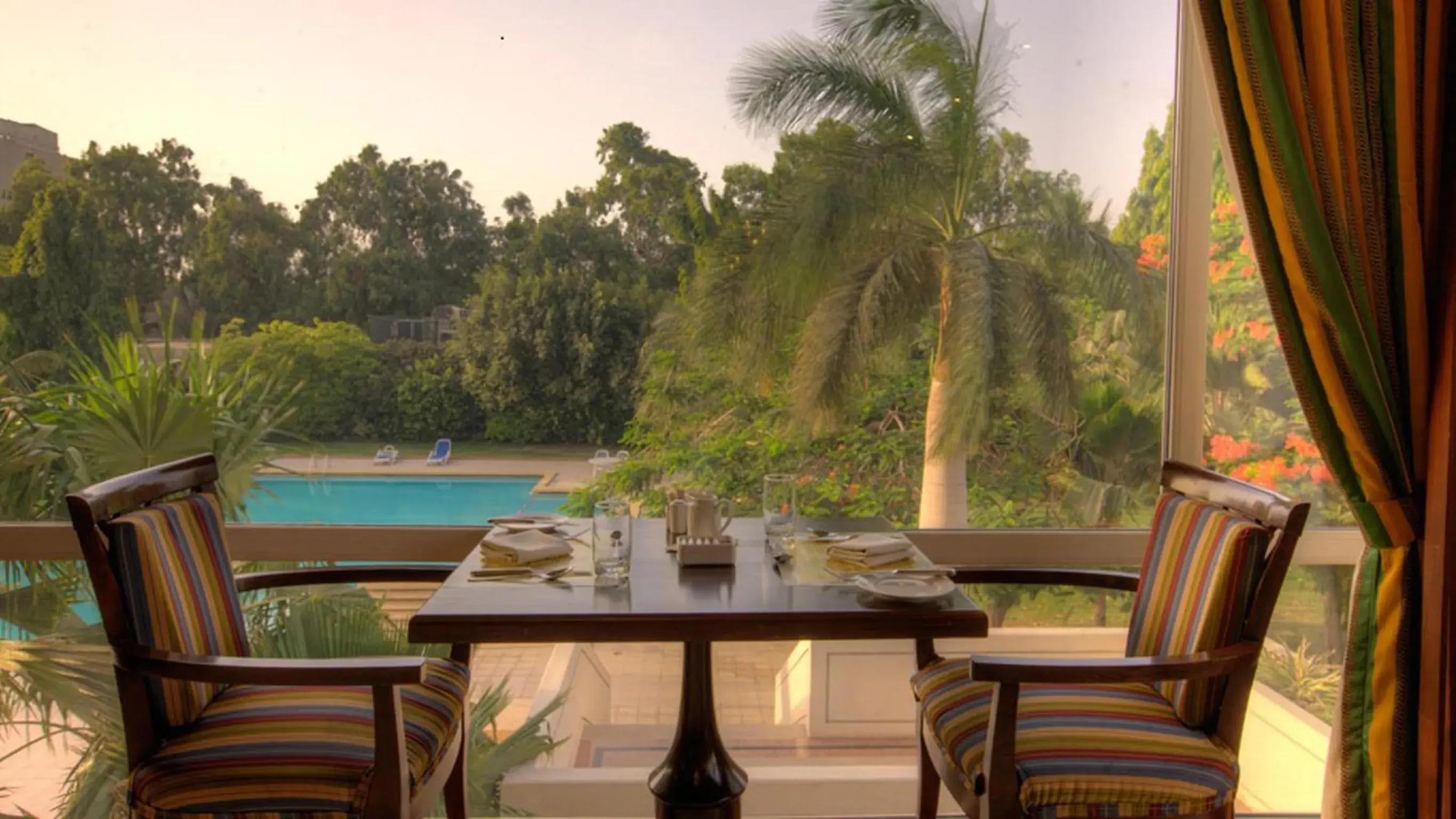 Restaurant/places to eat in Avari Towers Karachi Restaurant/places to eat in Avari Towers Karachi