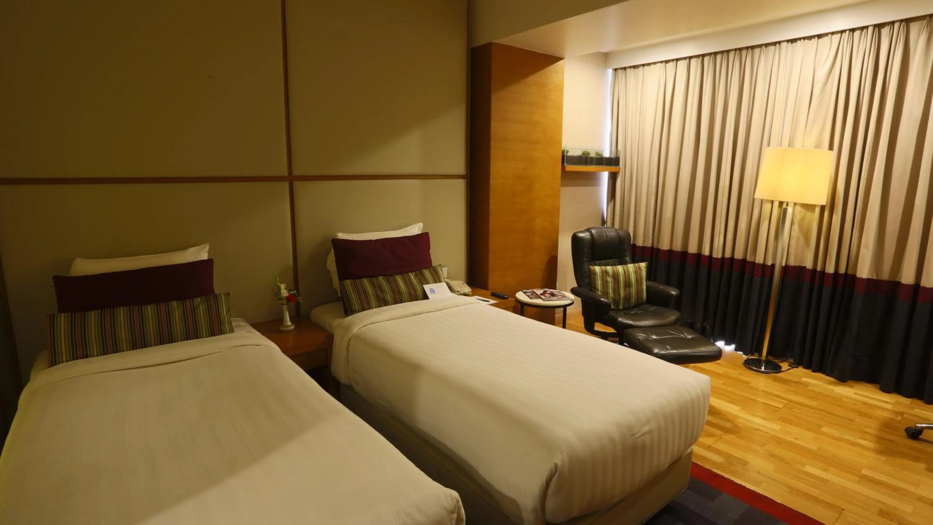 Bedroom, Bed in Avari Towers Karachi