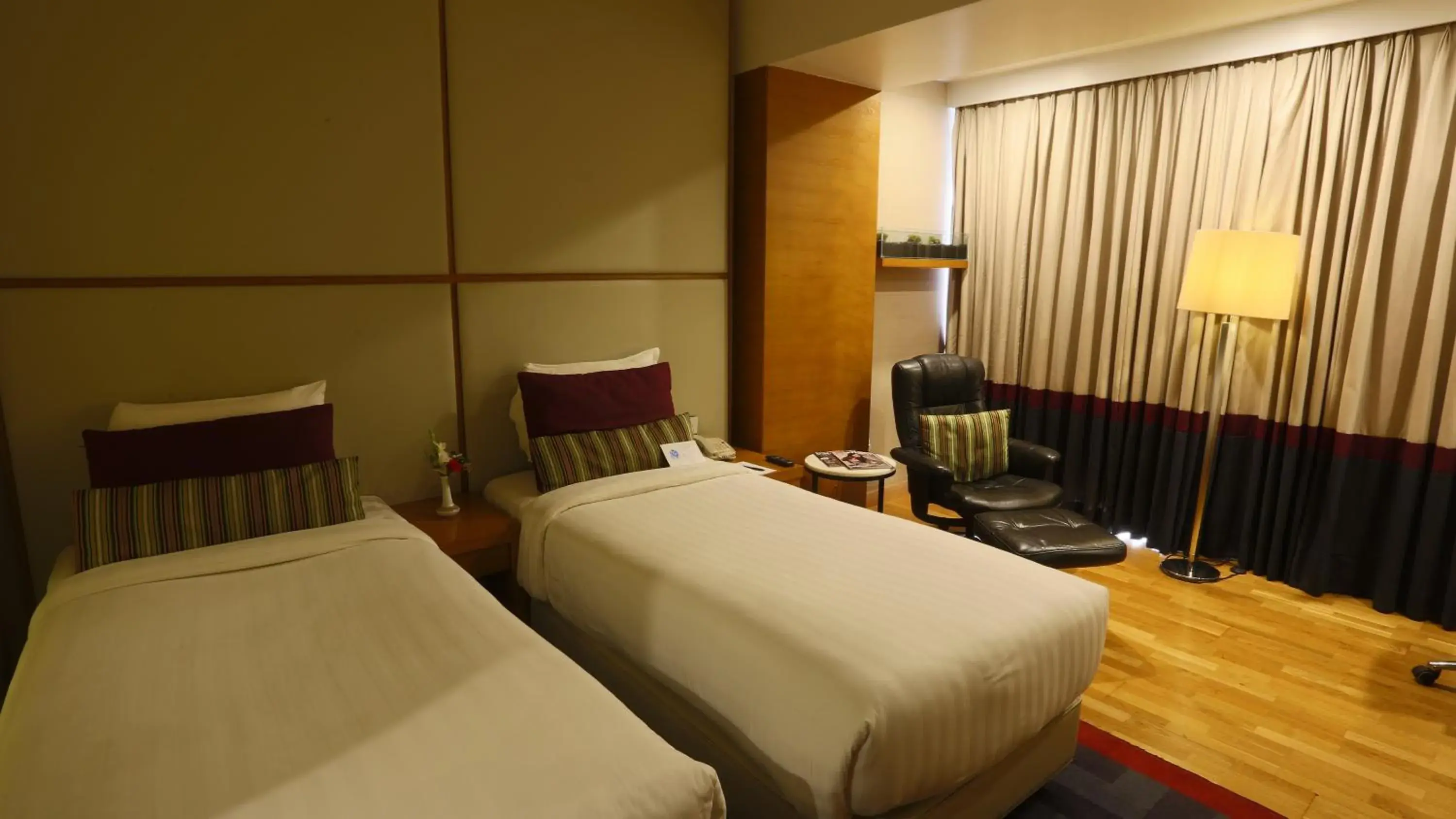 Avari World Traveler Twin Room - single occupancy in Avari Towers Karachi Avari World Traveler Twin Room - single occupancy in Avari Towers Karachi