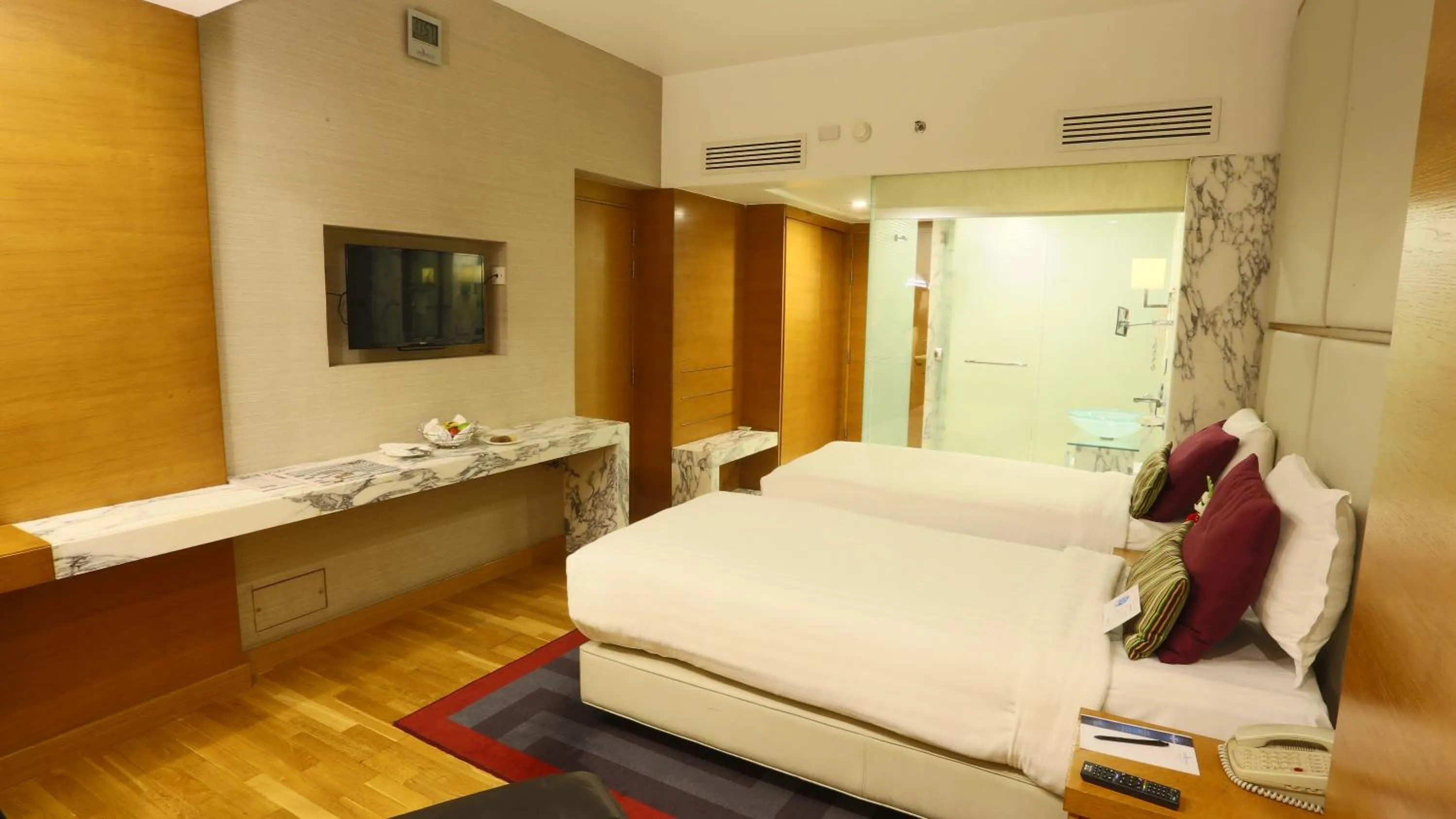 Bedroom, Bed in Avari Towers Karachi