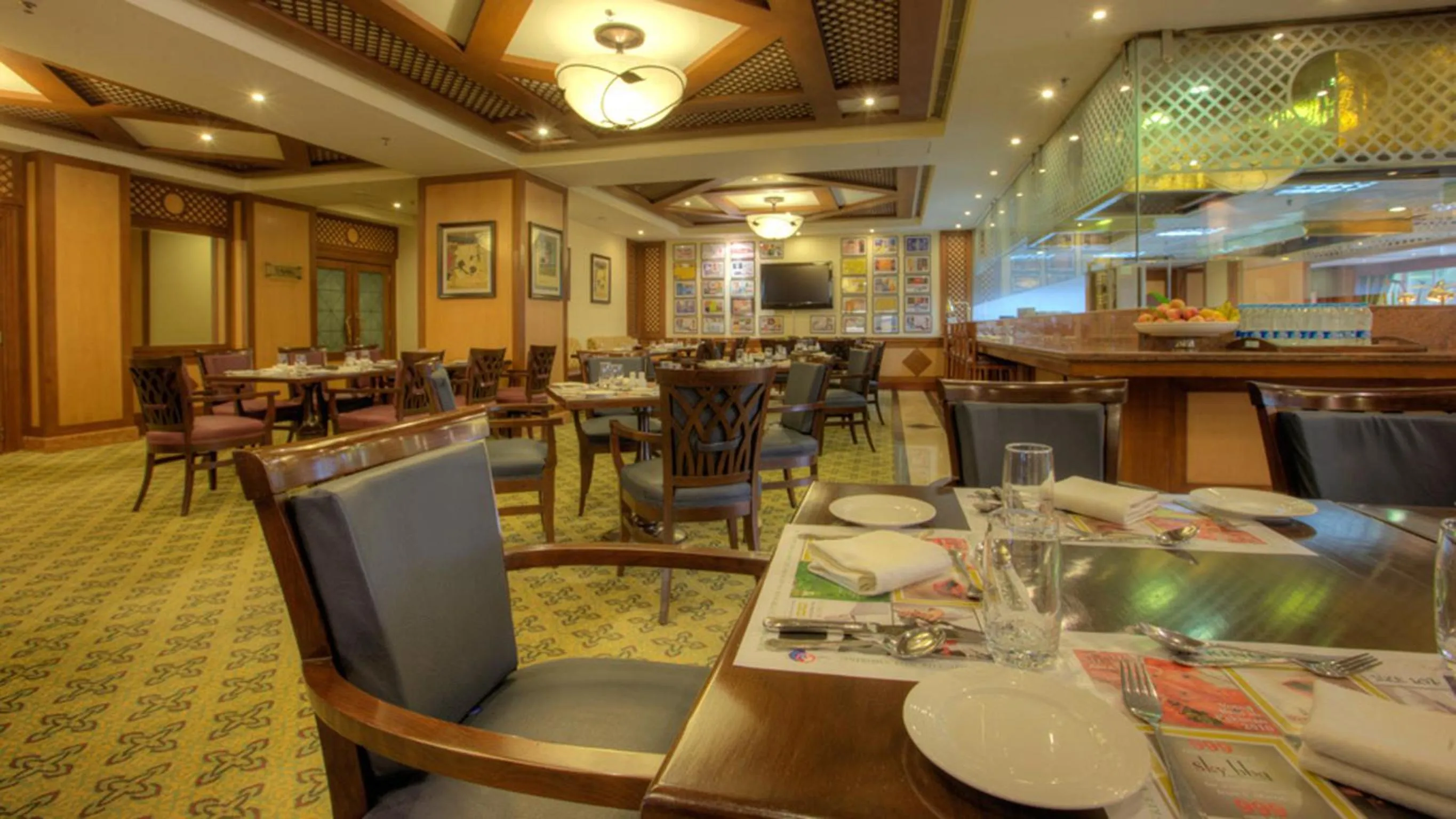 Restaurant/places to eat in Avari Towers Karachi