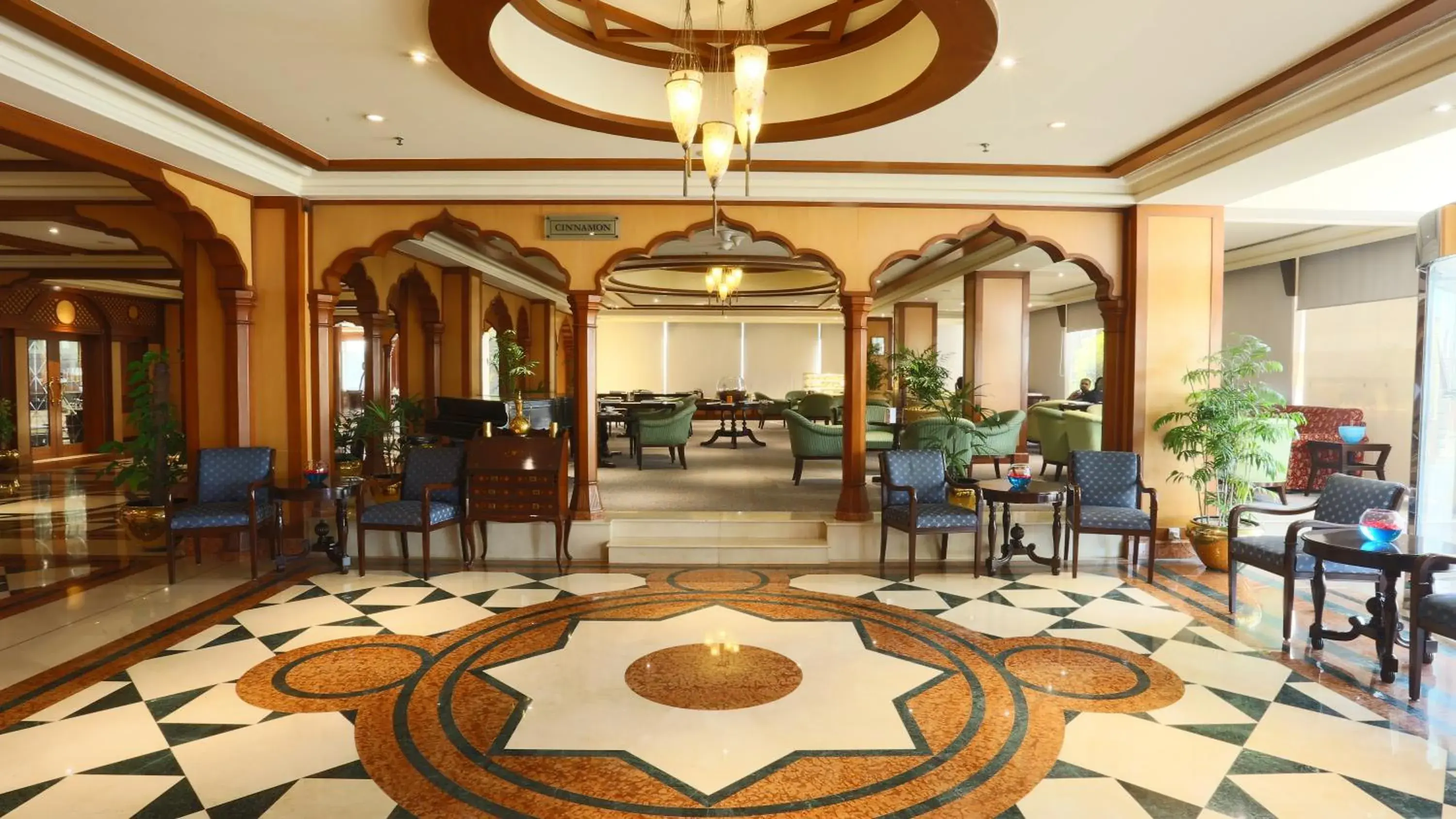 Restaurant/places to eat in Avari Towers Karachi Restaurant/places to eat in Avari Towers Karachi