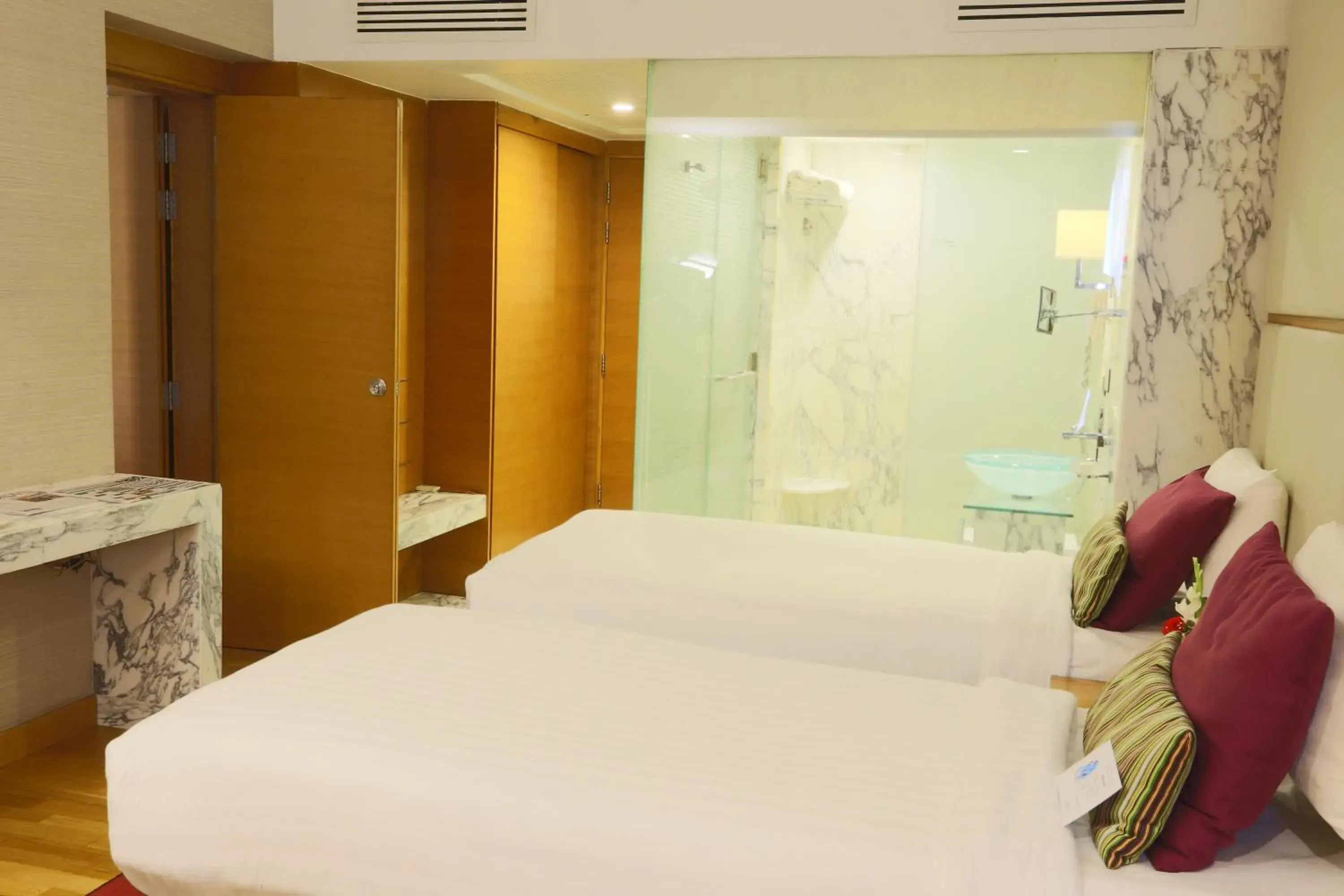 Avari World Traveler Twin Room - single occupancy in Avari Towers Karachi Avari World Traveler Twin Room - single occupancy in Avari Towers Karachi