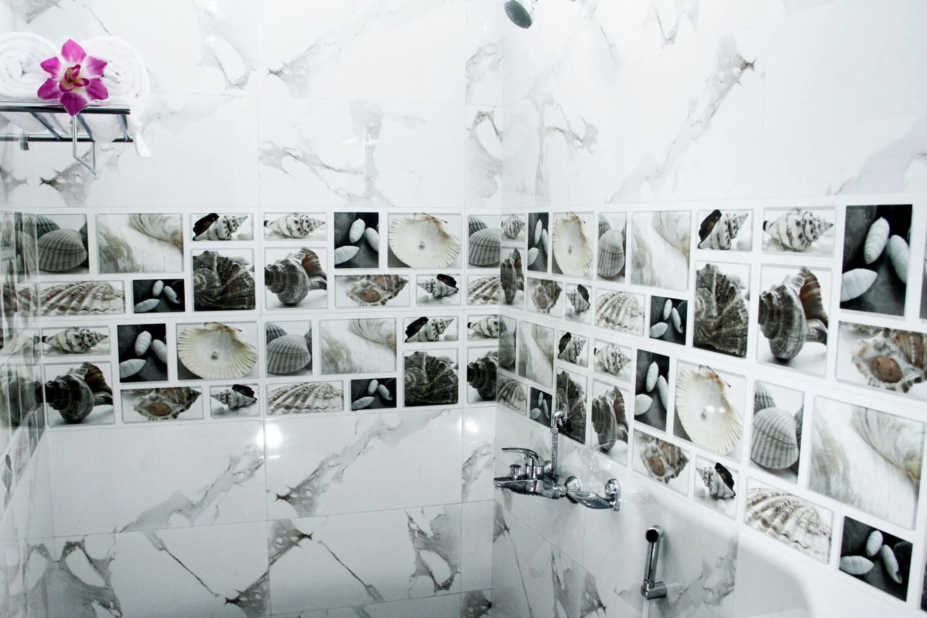 Shower in Hotel Skyark