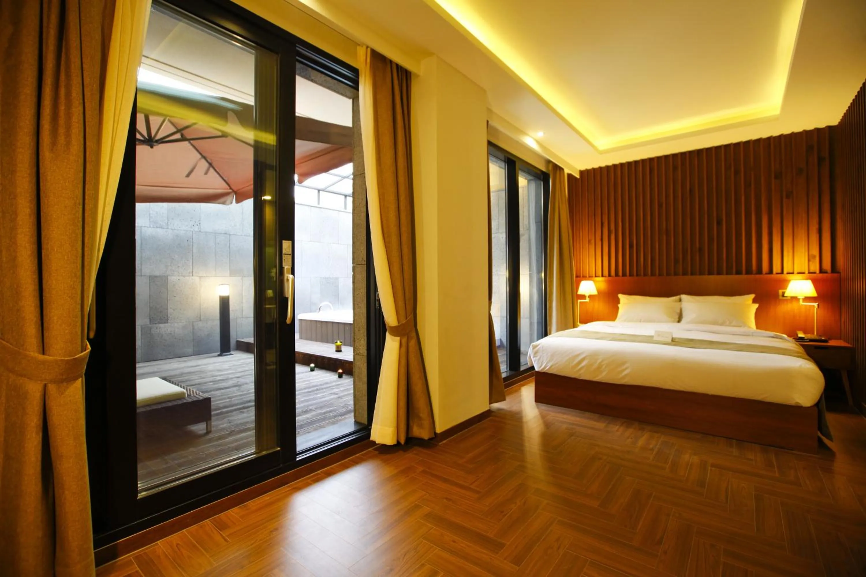 Balcony/Terrace, Bed in Hotel Doma Myeongdong