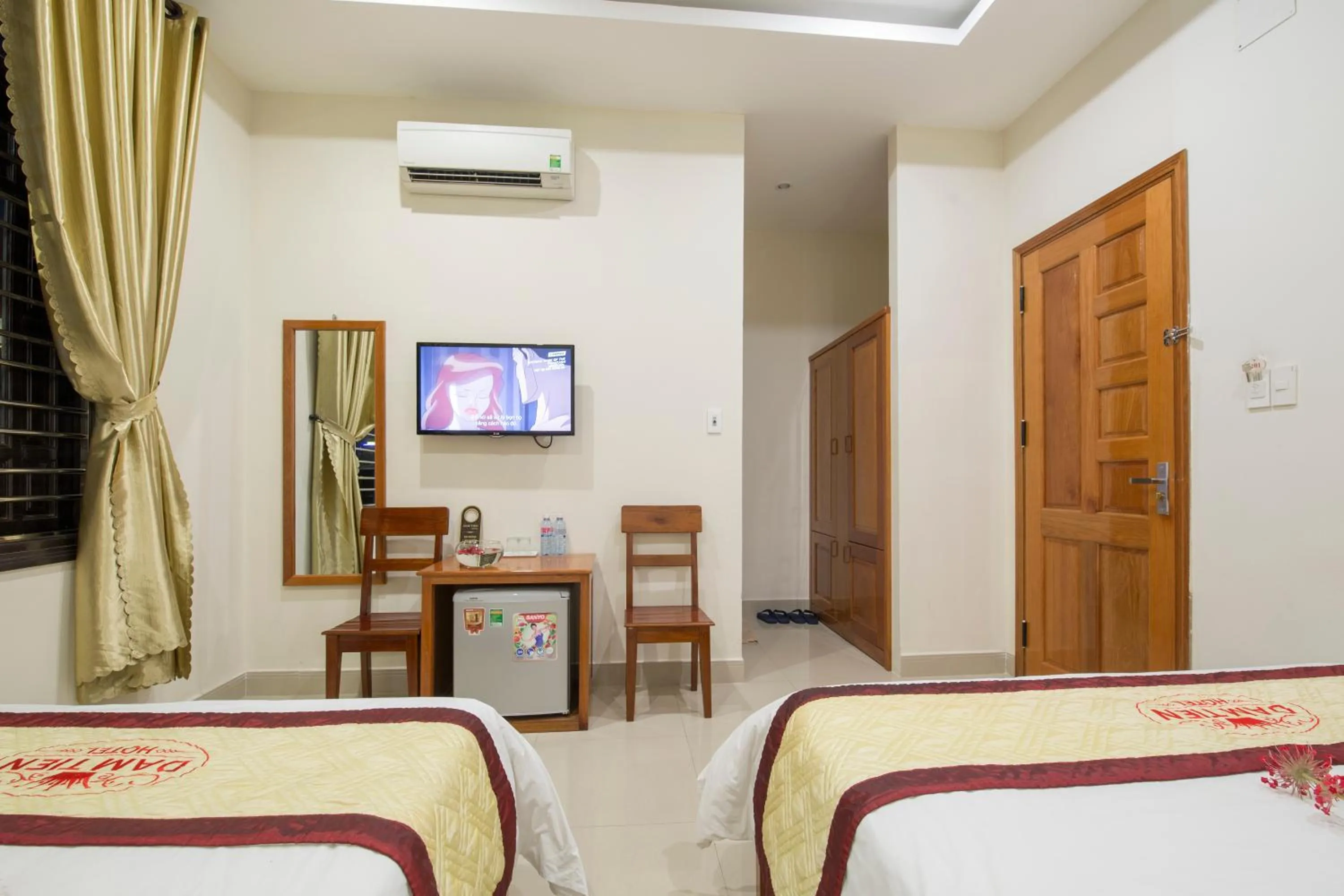 Photo of the whole room, Bed in Dam Tien Hotel