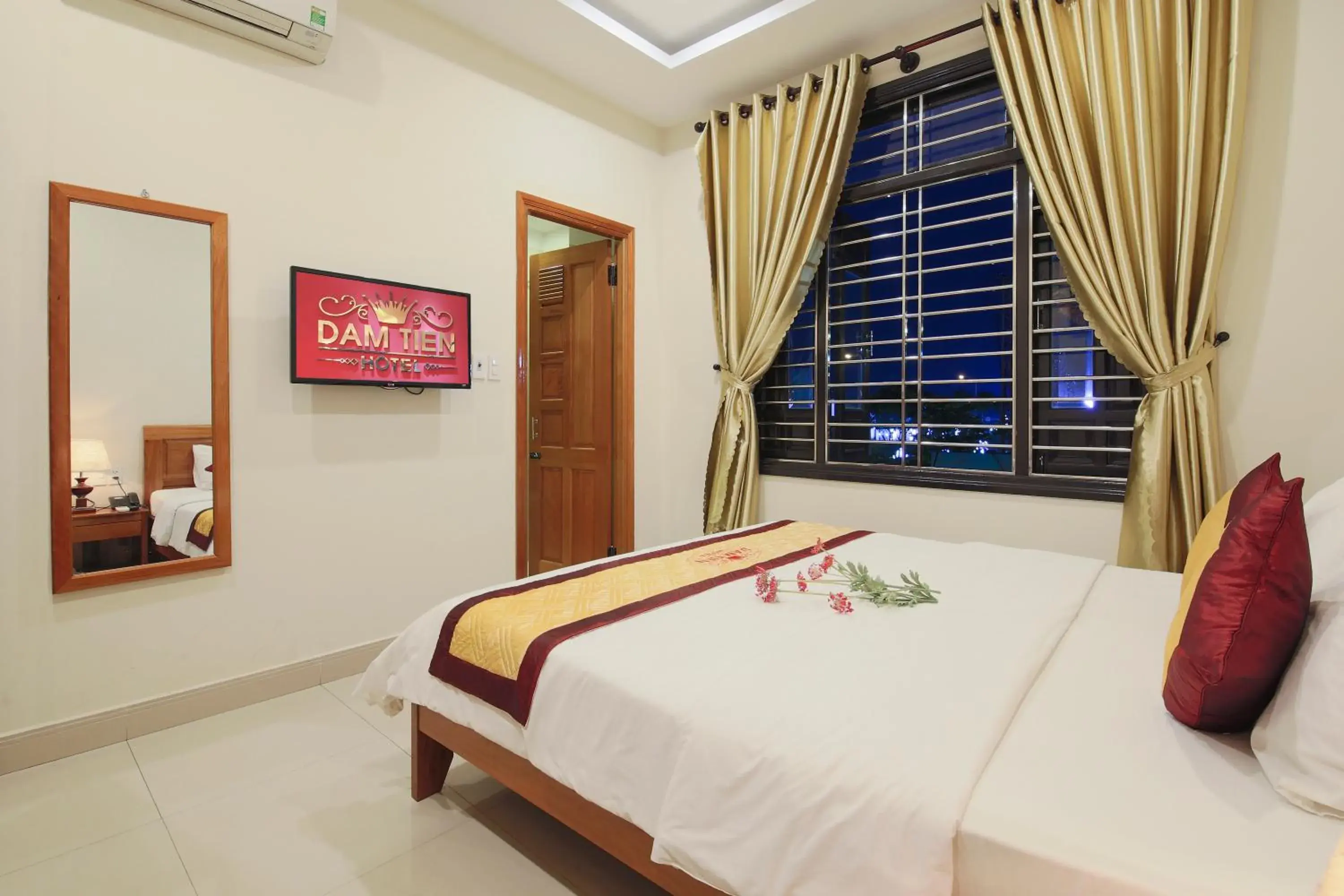 Photo of the whole room, Bed in Dam Tien Hotel Photo of the whole room, Bed in Dam Tien Hotel