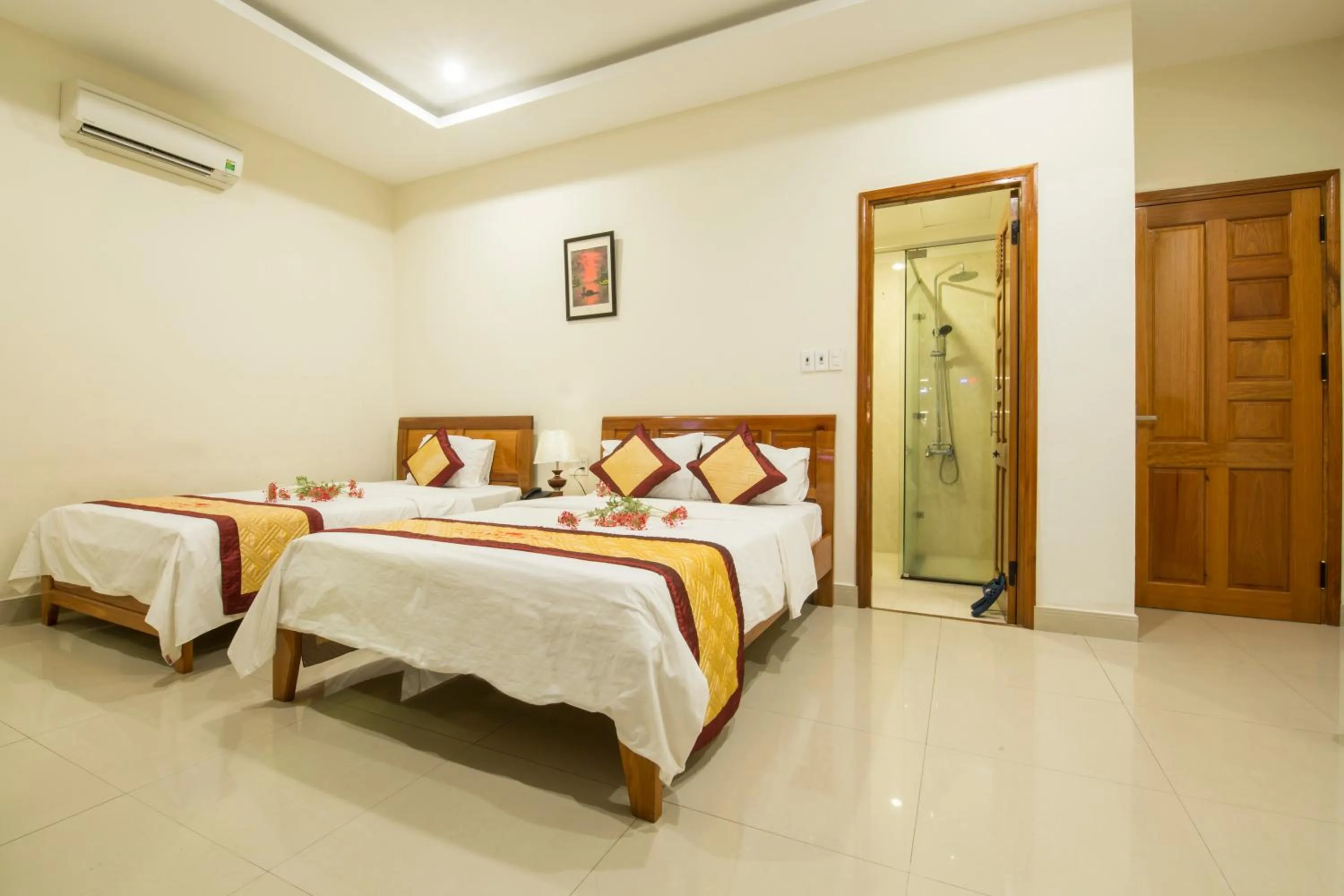 Photo of the whole room, Bed in Dam Tien Hotel