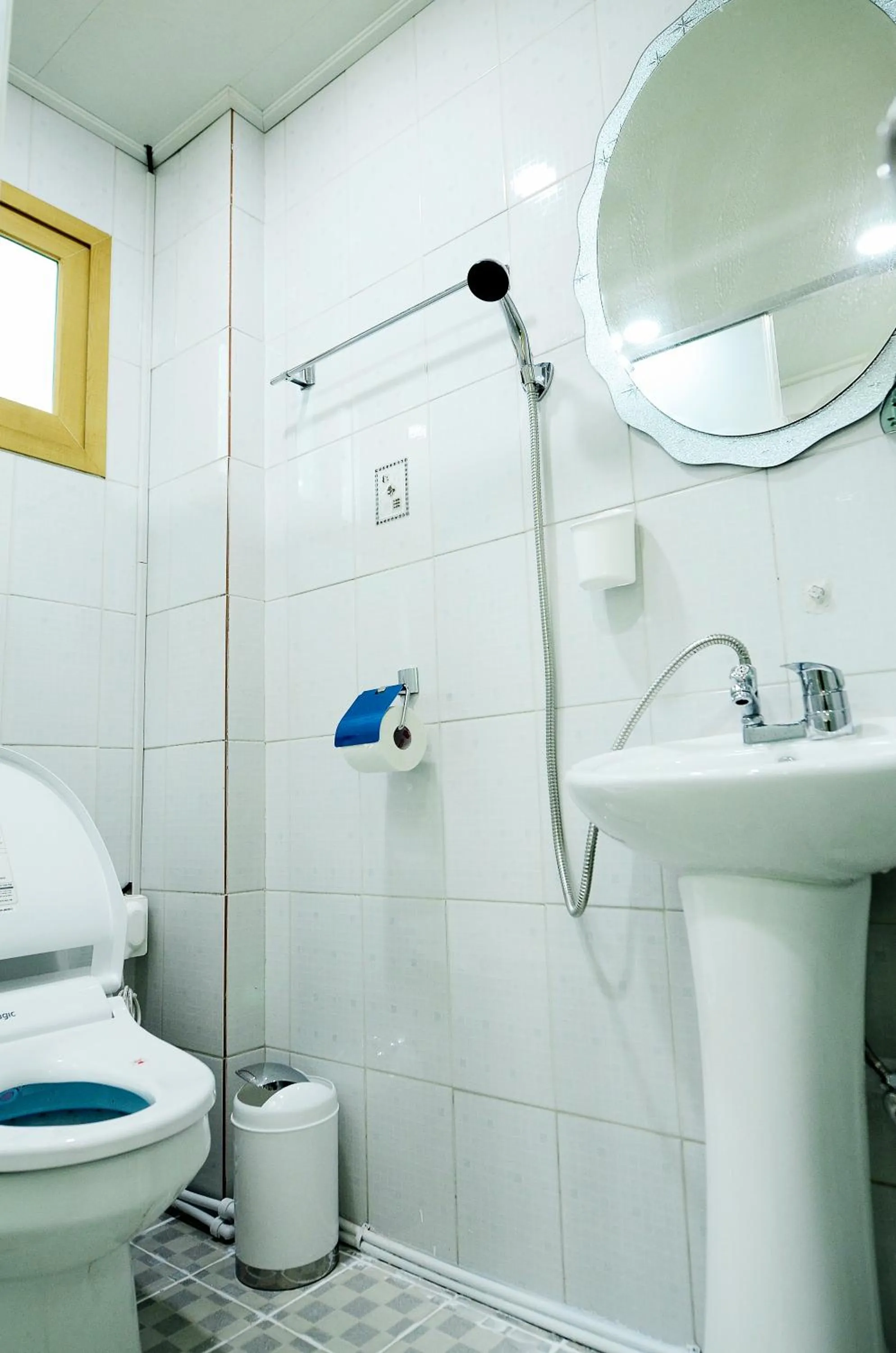 Toilet in Ganderak Guesthouse