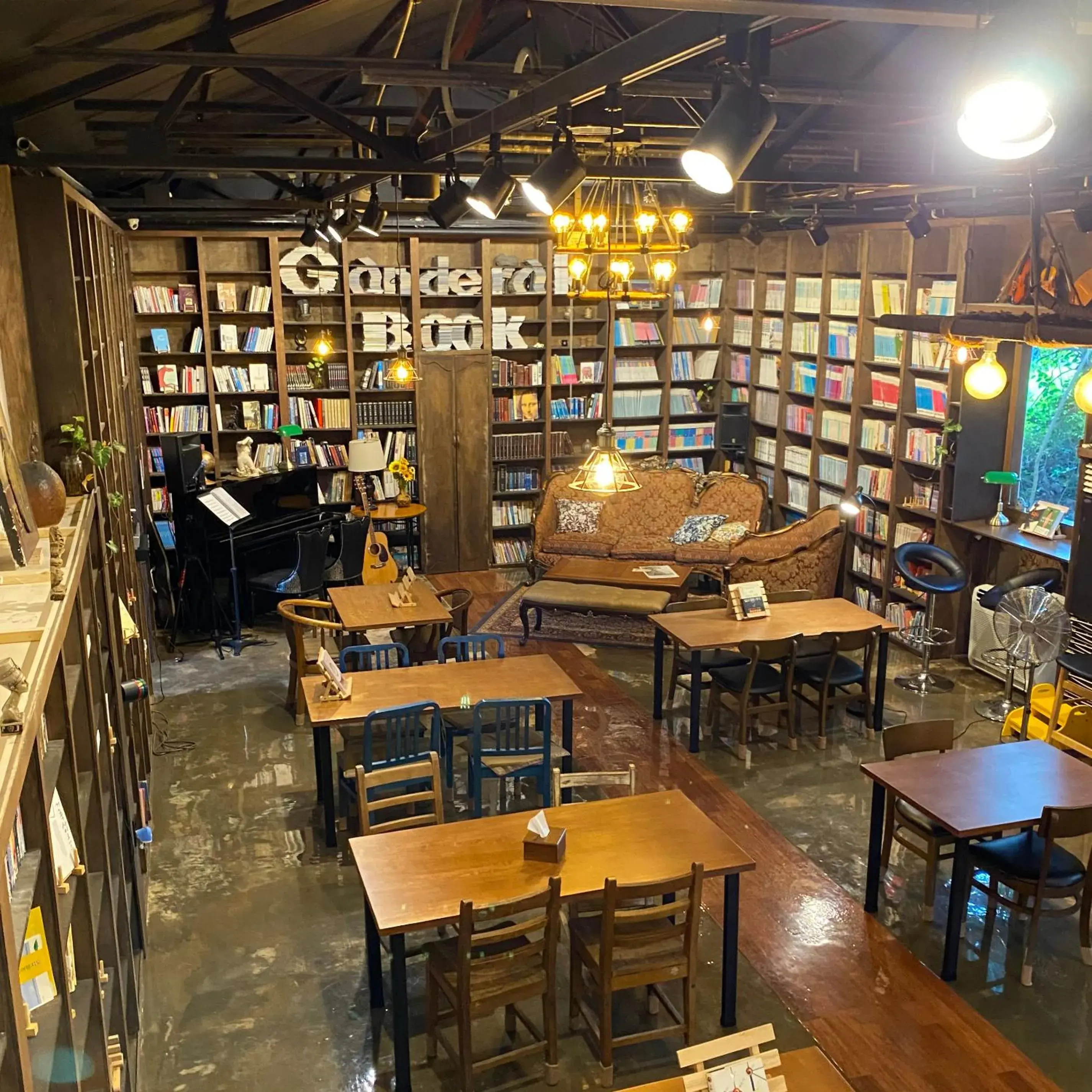 Restaurant/places to eat in Ganderak Guesthouse Restaurant/places to eat in Ganderak Guesthouse