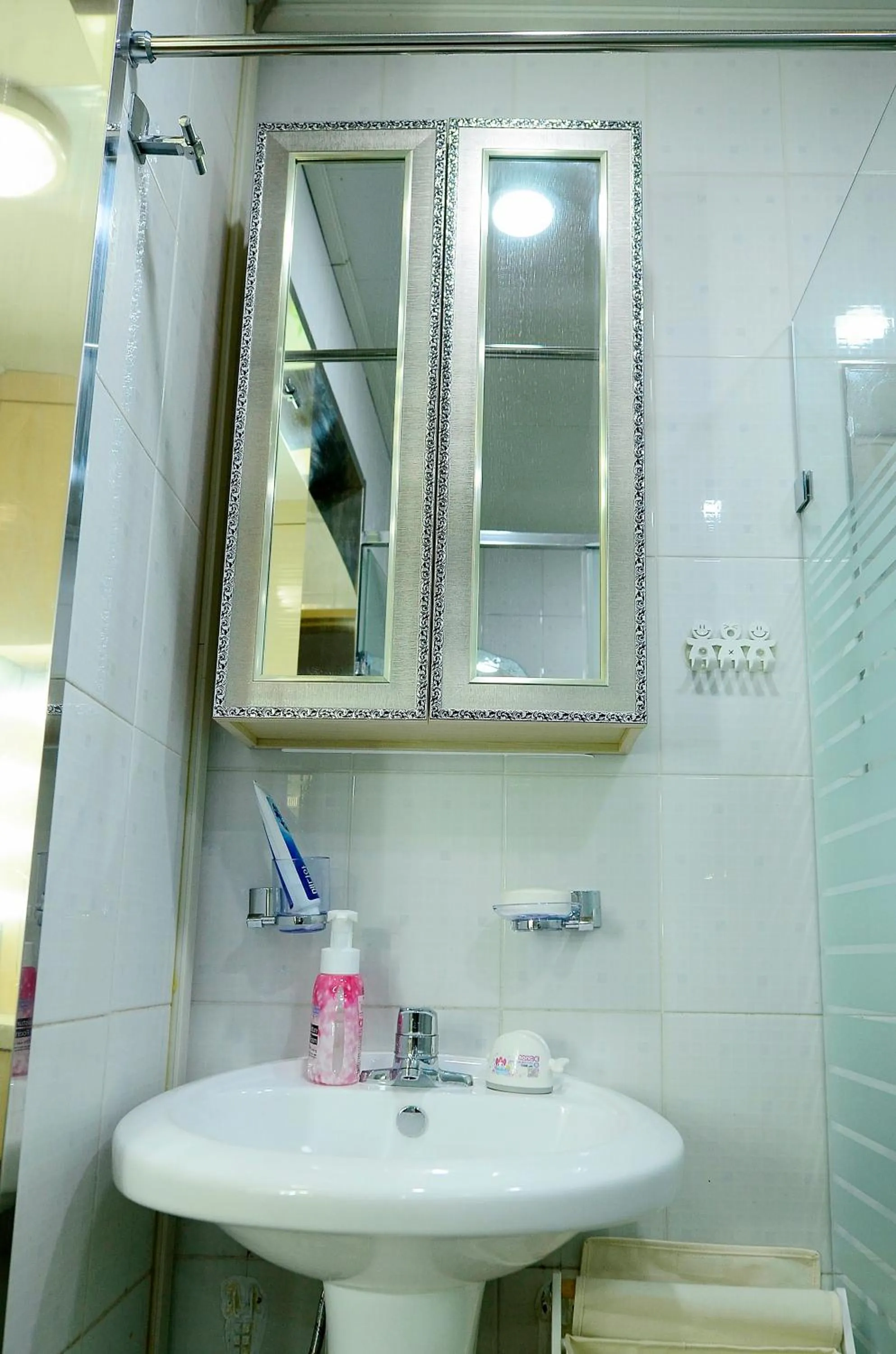 Shower in Ganderak Guesthouse