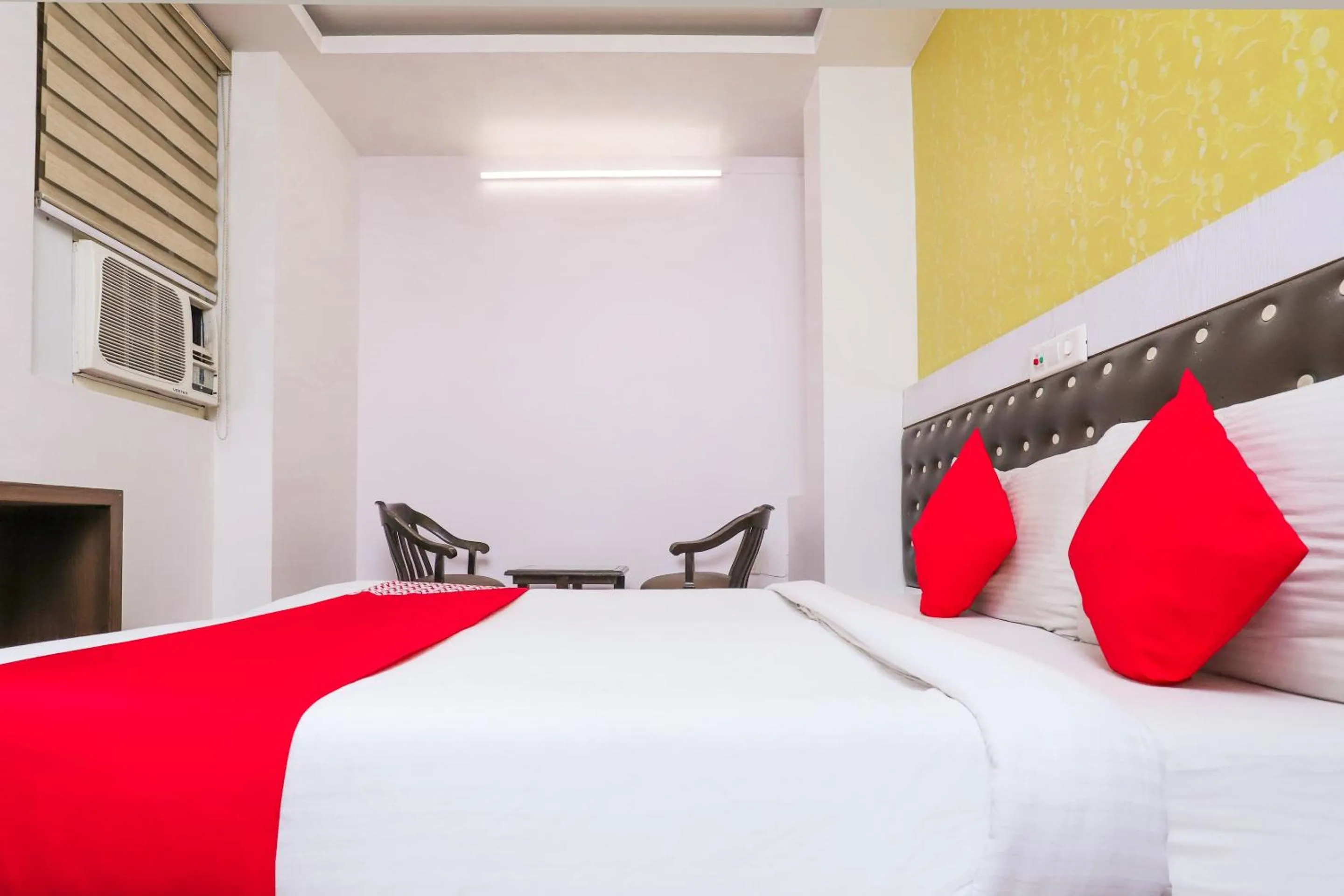 Bedroom, Bed in Hotel O Sehej Continental