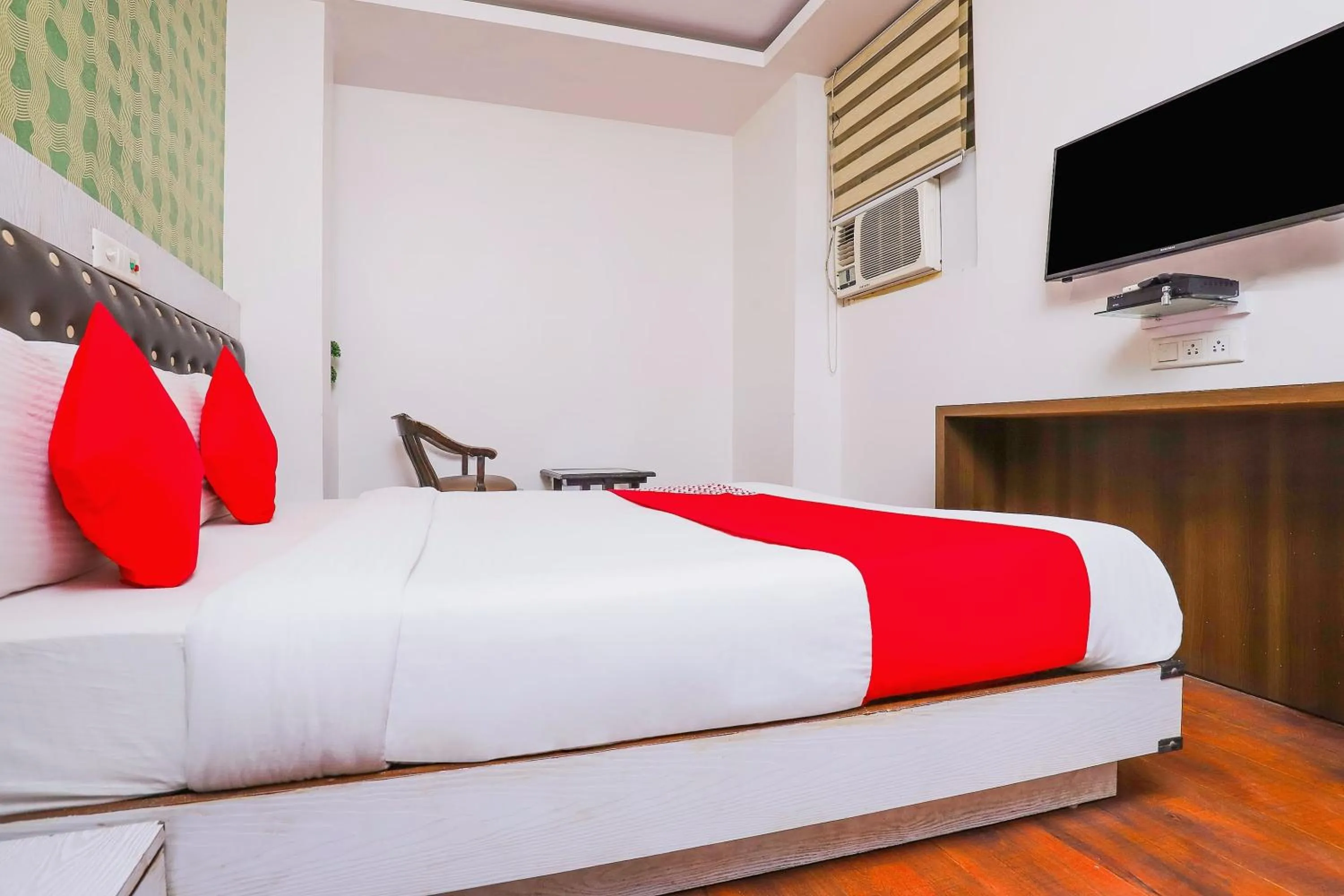 Bedroom, Bed in Hotel O Sehej Continental