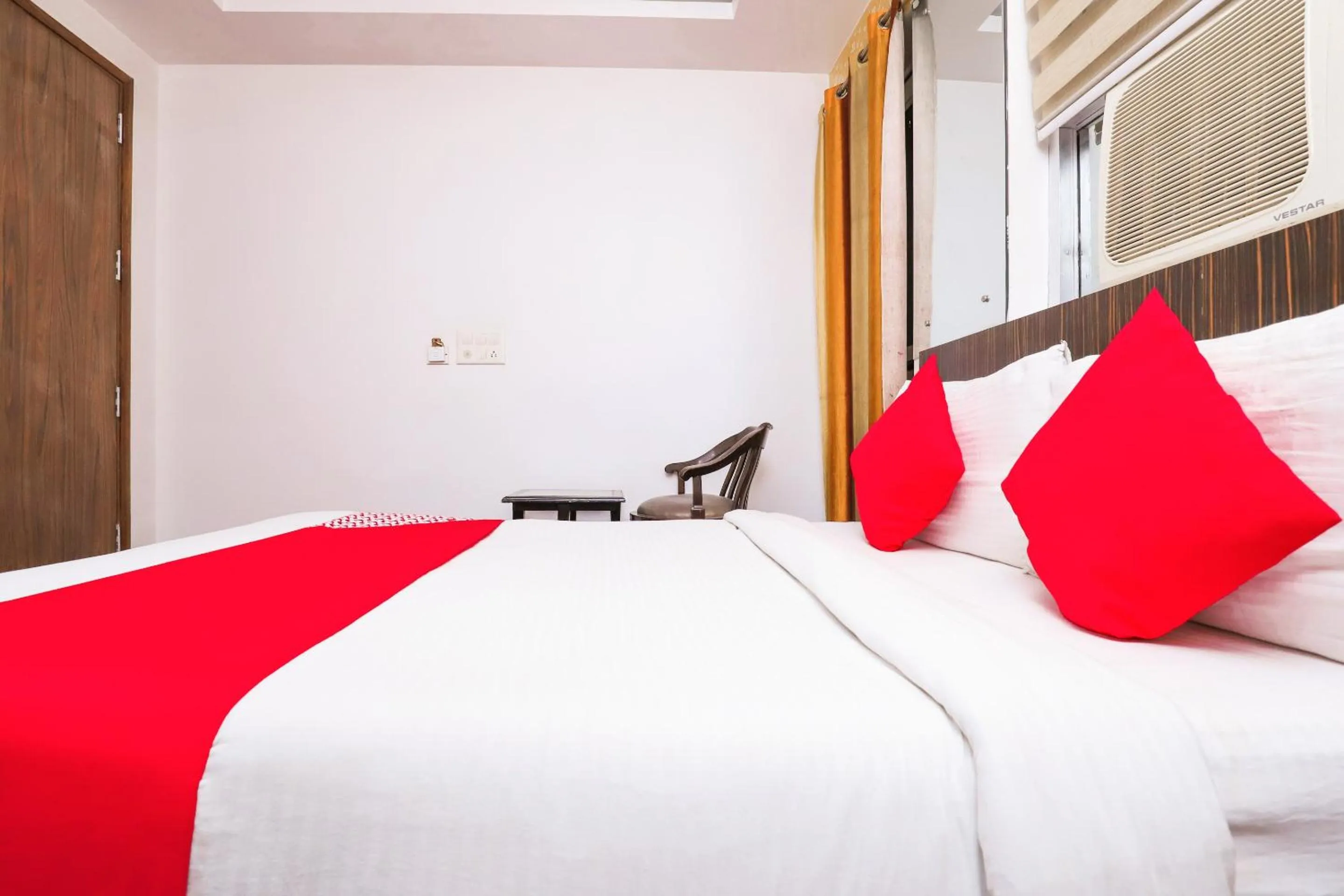 Bedroom, Bed in Hotel O Sehej Continental