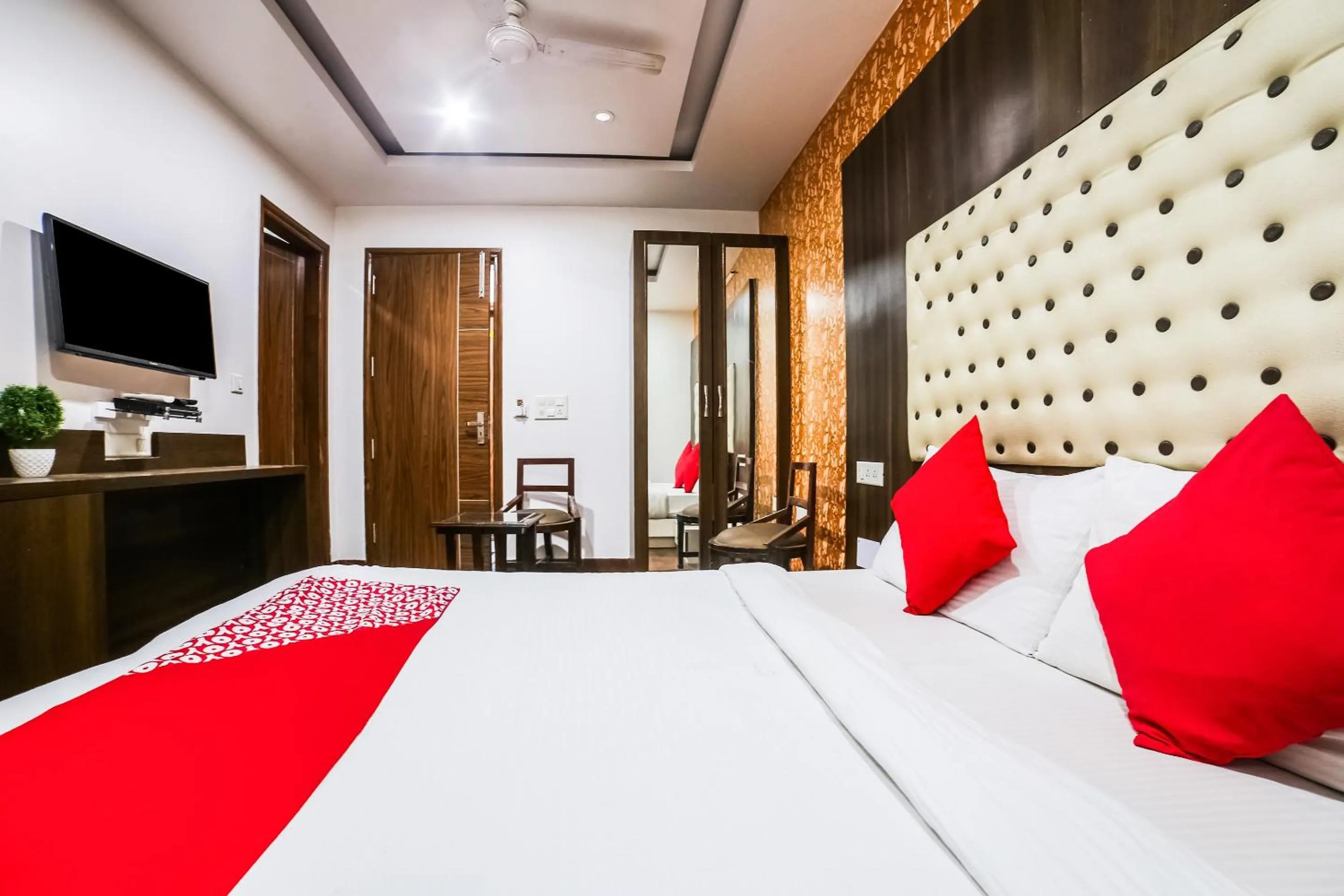 Bedroom, Bed in Hotel O Sehej Continental