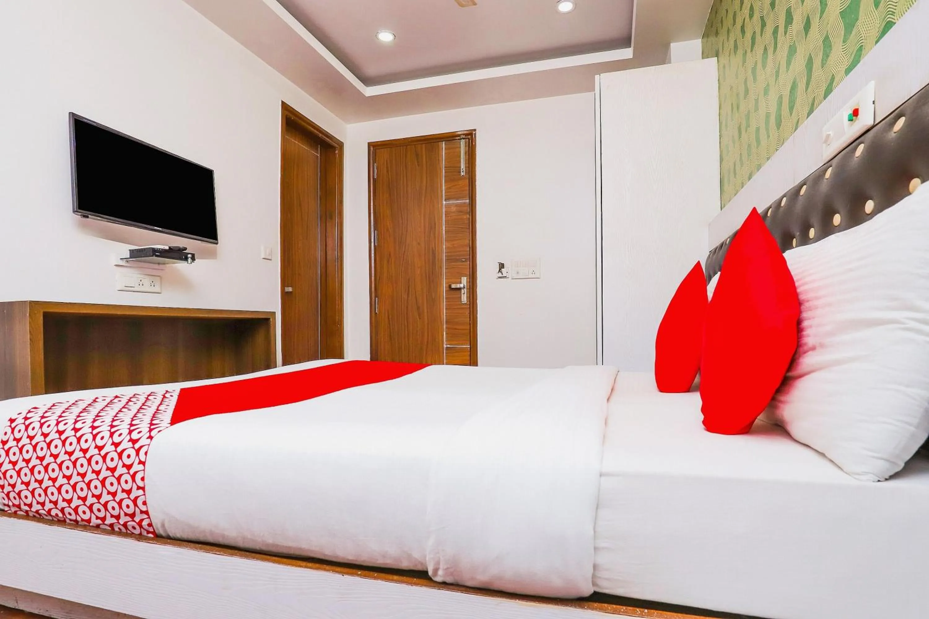 Bedroom, Bed in Hotel O Sehej Continental