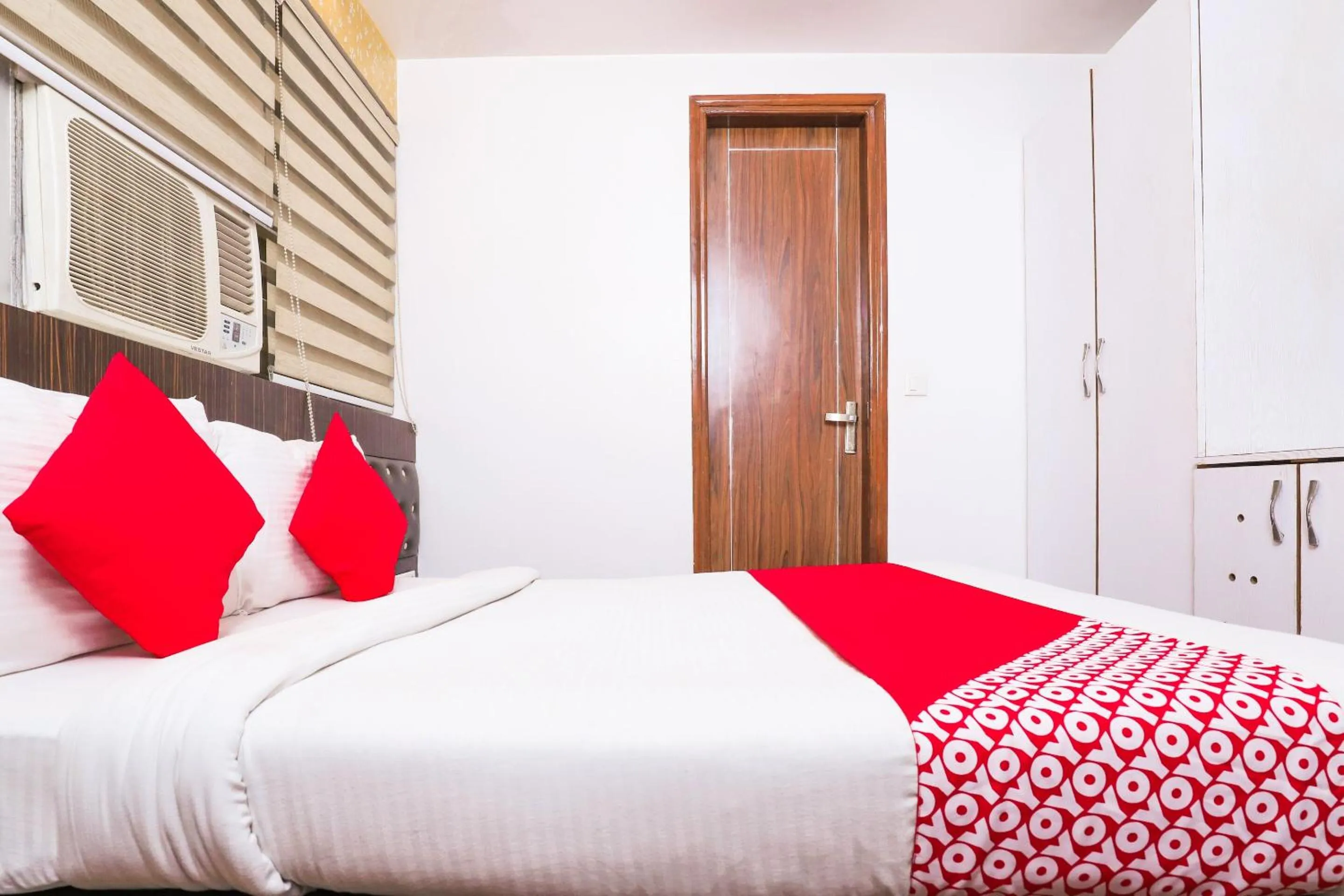 Bedroom, Bed in Hotel O Sehej Continental