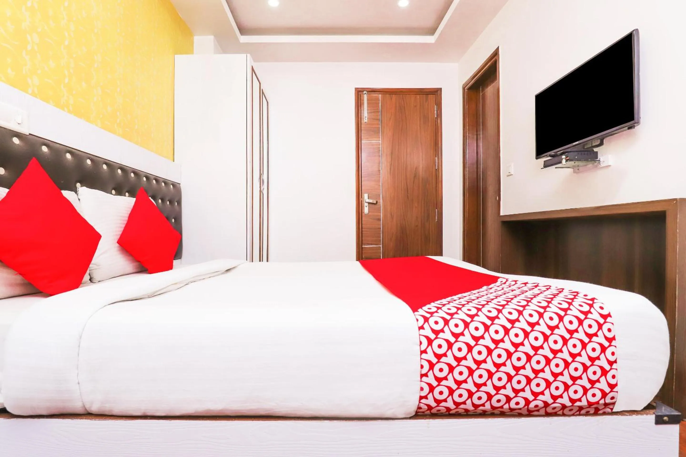 Facade/entrance, Bed in Hotel O Sehej Continental