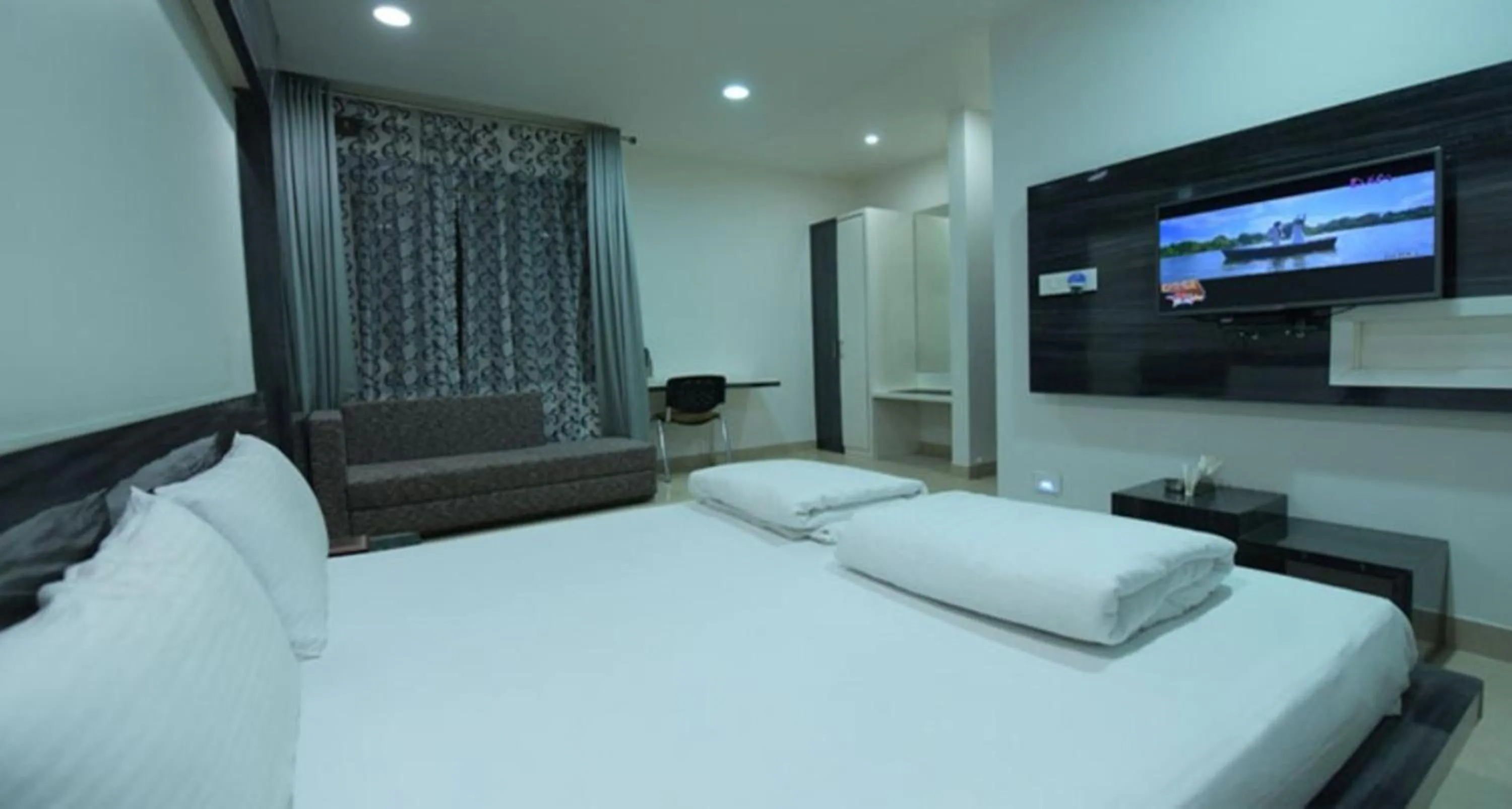 Bedroom, Bed in Hotel Alankar Palace