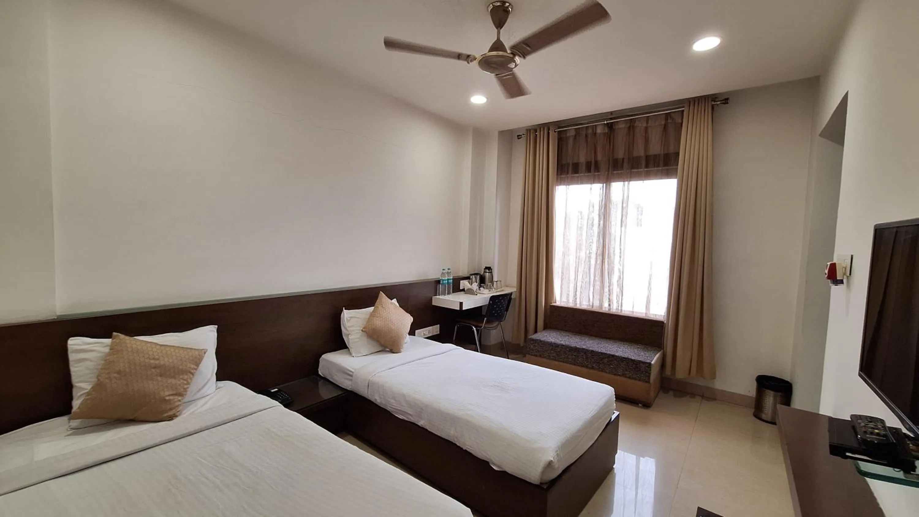 Bedroom, Bed in Hotel Alankar Palace