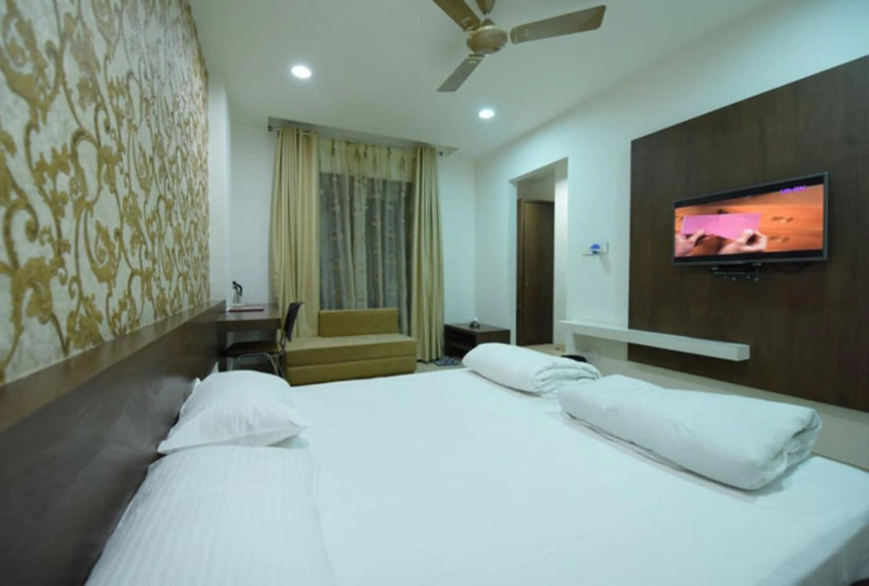 Bedroom, Bed in Hotel Alankar Palace