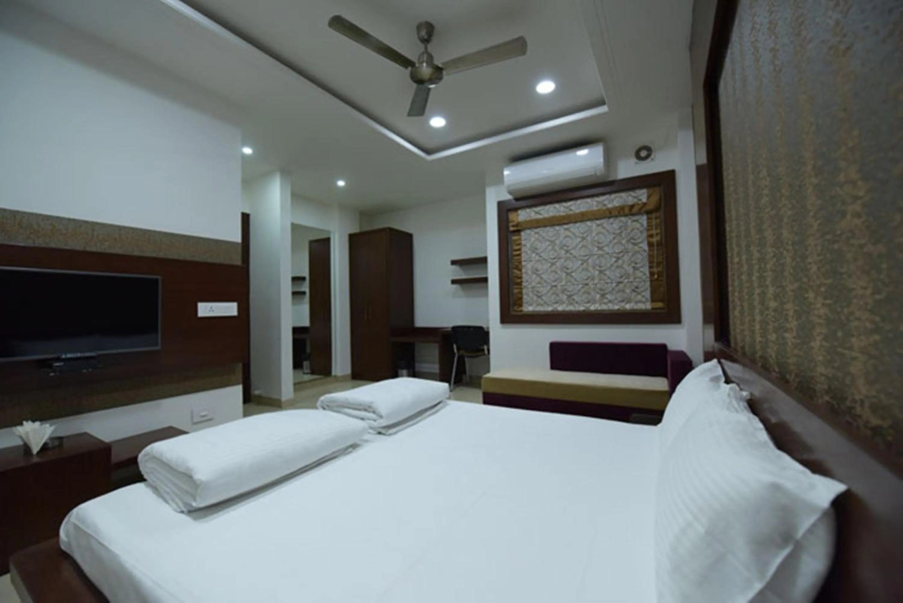 Bedroom, Bed in Hotel Alankar Palace