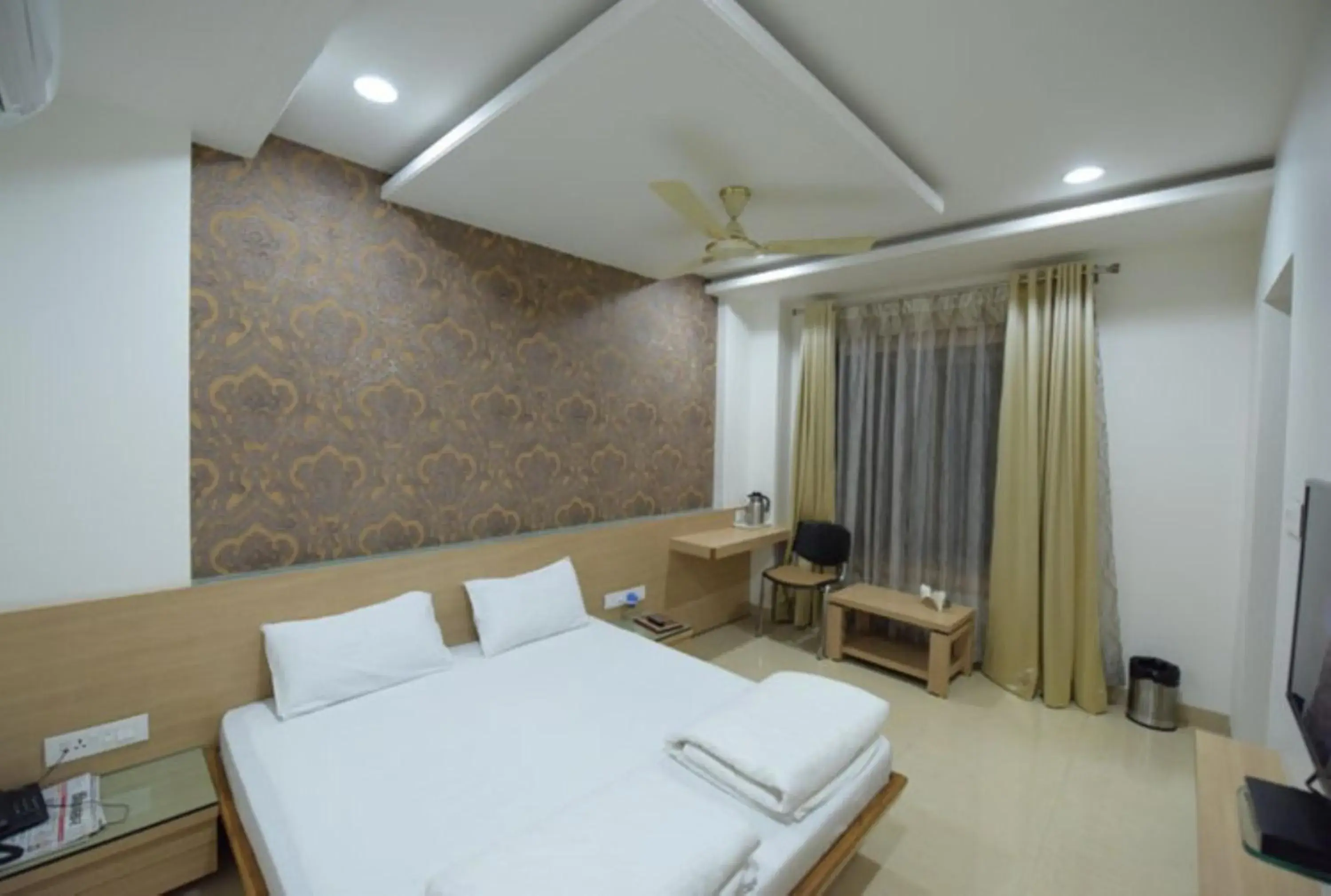 Bedroom, Bed in Hotel Alankar Palace Bedroom, Bed in Hotel Alankar Palace