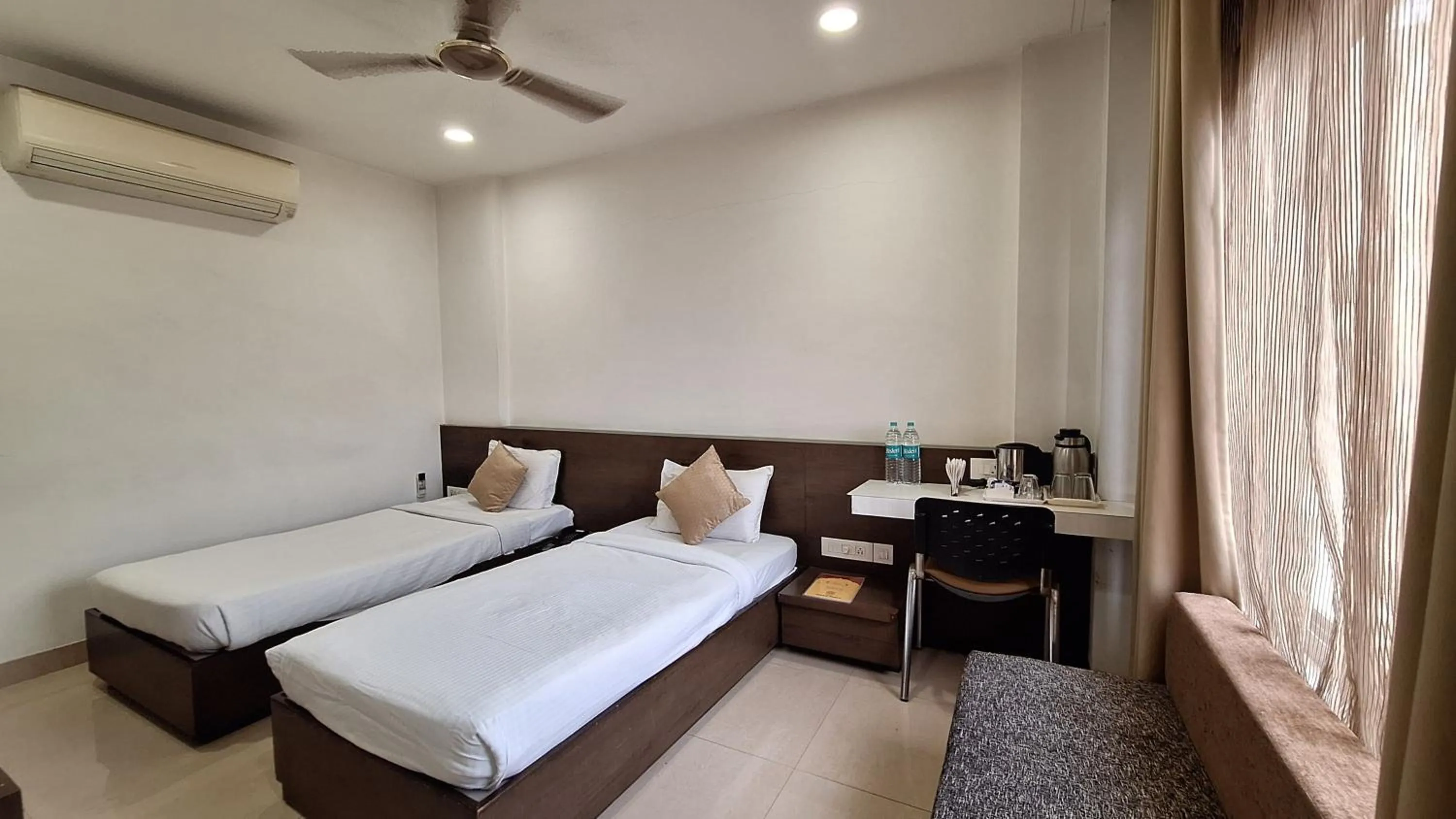 Bedroom, Bed in Hotel Alankar Palace