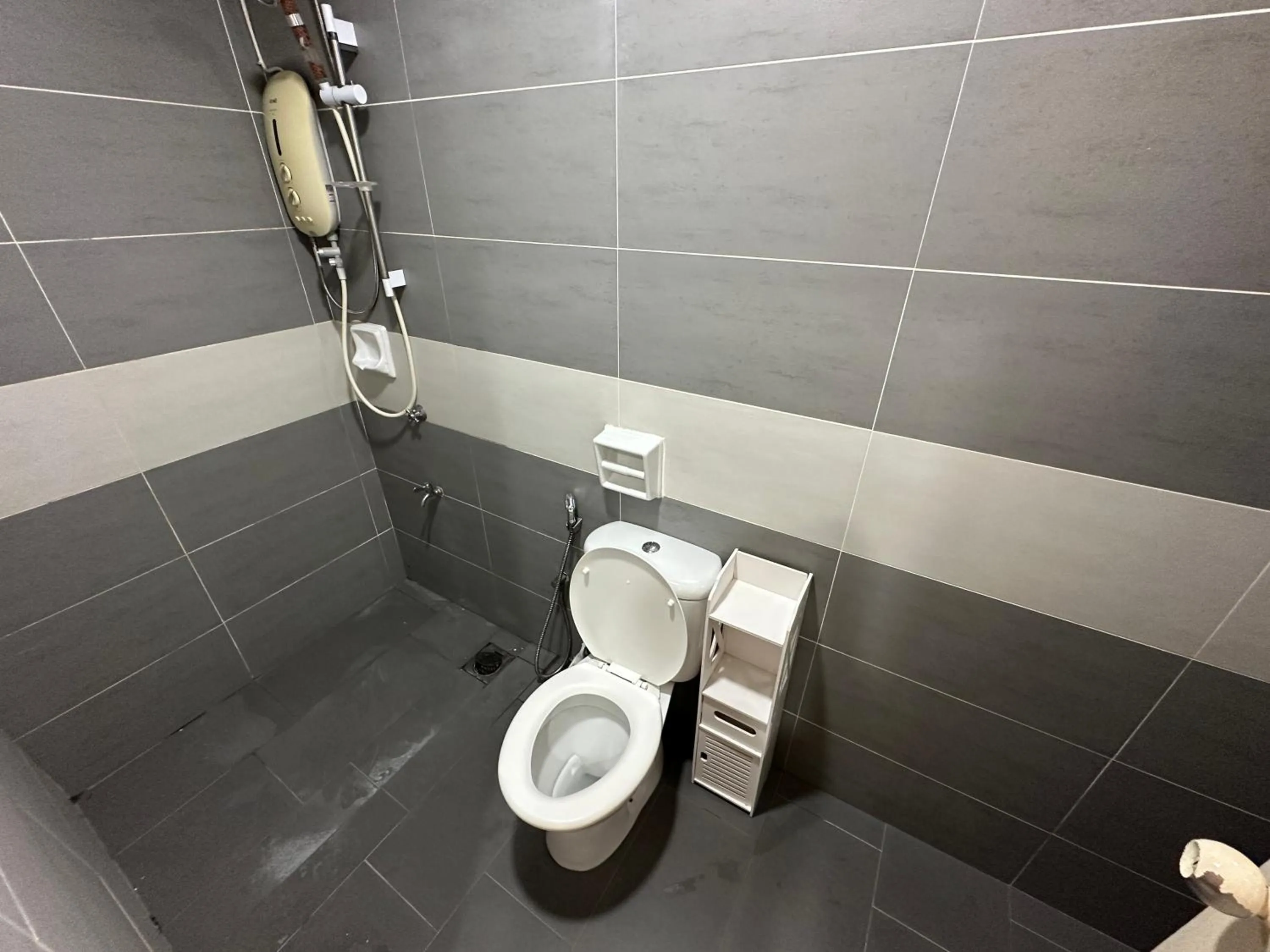 Shower in TT3 SOHO near Viva Kuching