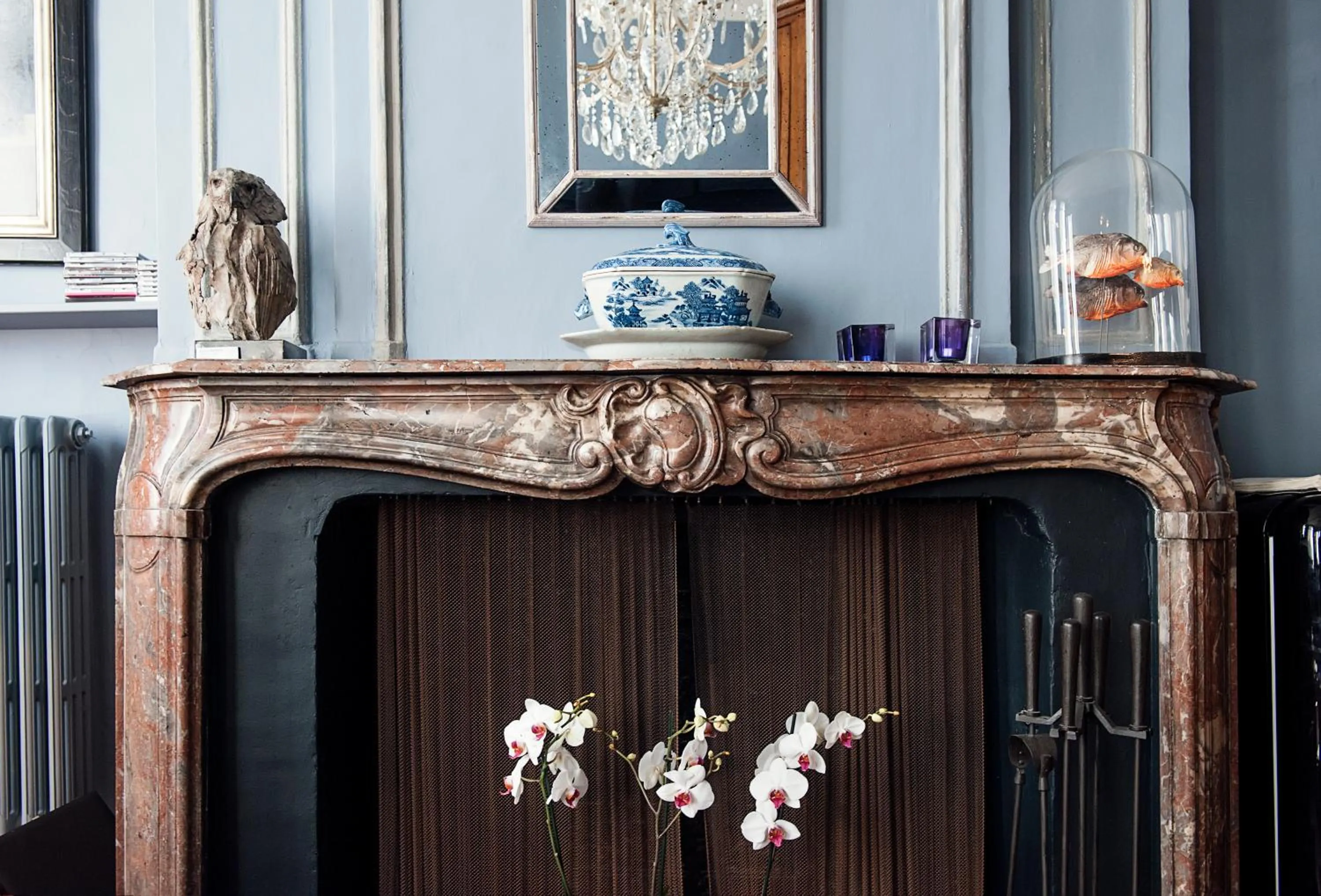 Communal lounge/ TV room in Ganda Rooms & Suites