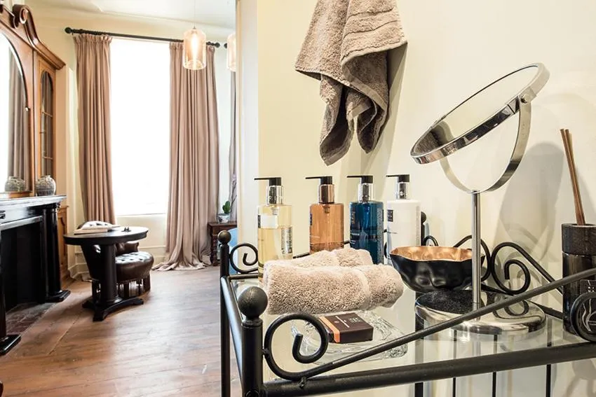 Bathroom in Ganda Rooms & Suites