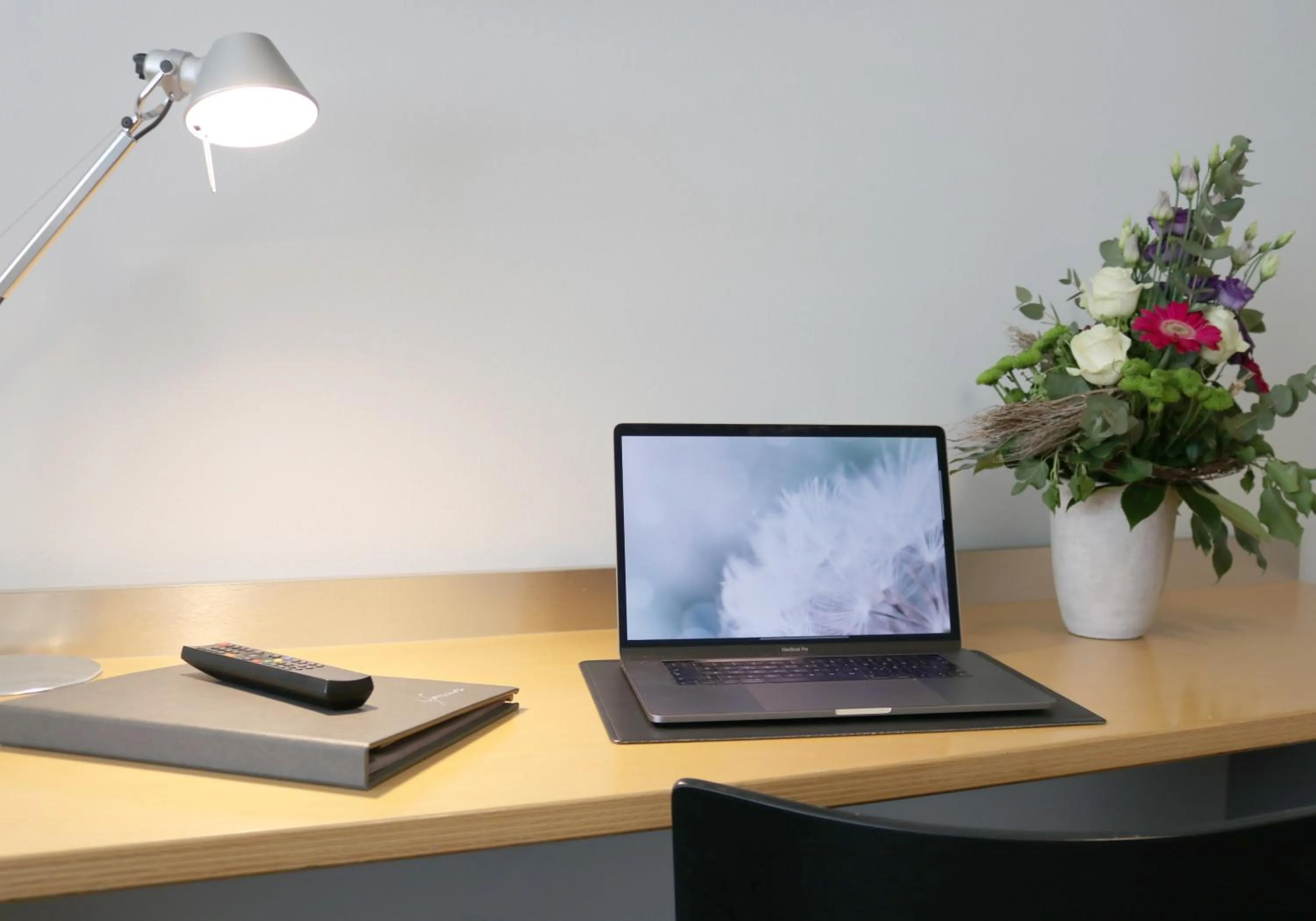 Photo of the whole room, TV/Entertainment Center in Seminarhotel in der Manfred-Sauer-Stiftung