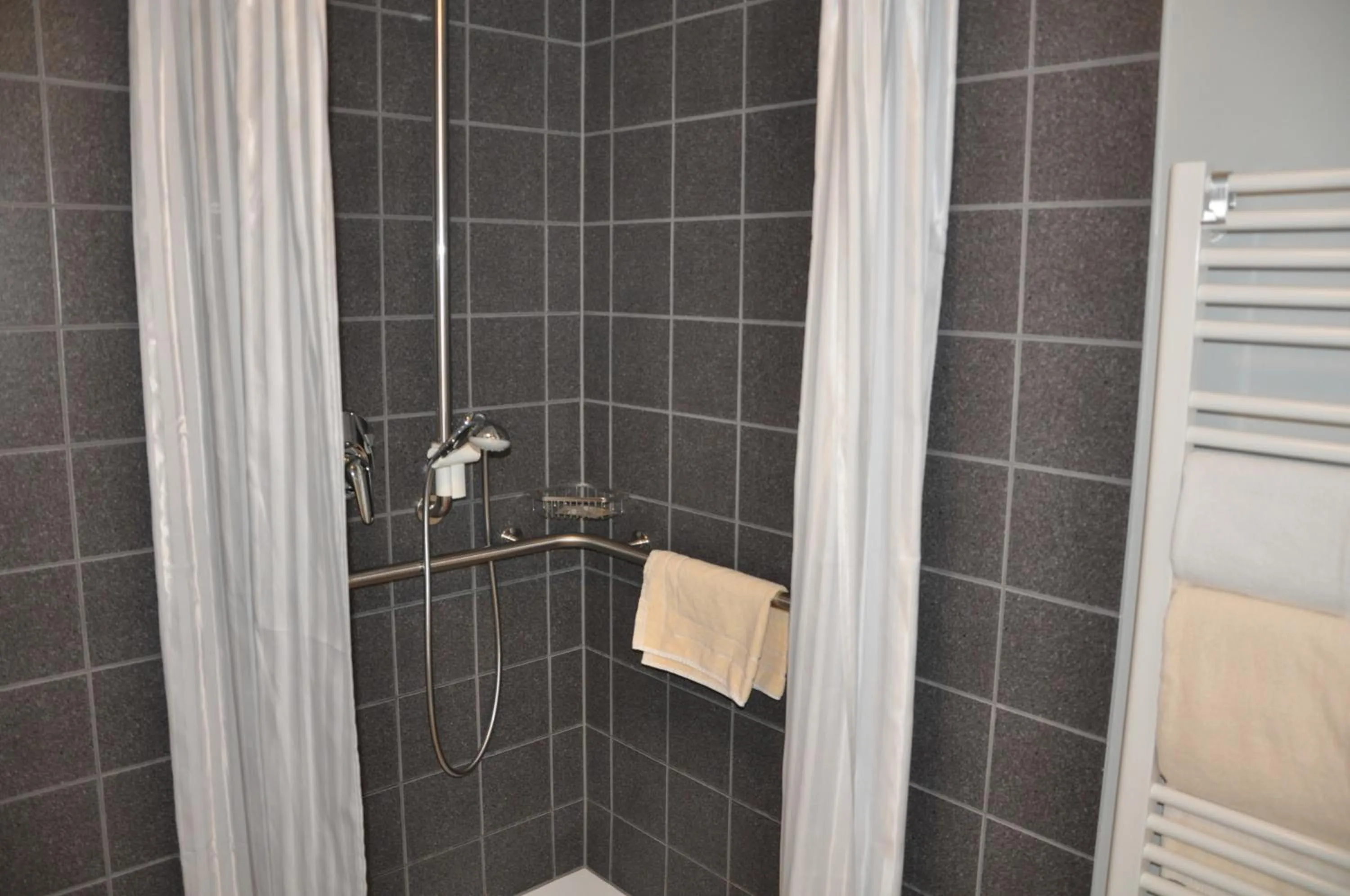 Bathroom in Seminarhotel in der Manfred-Sauer-Stiftung