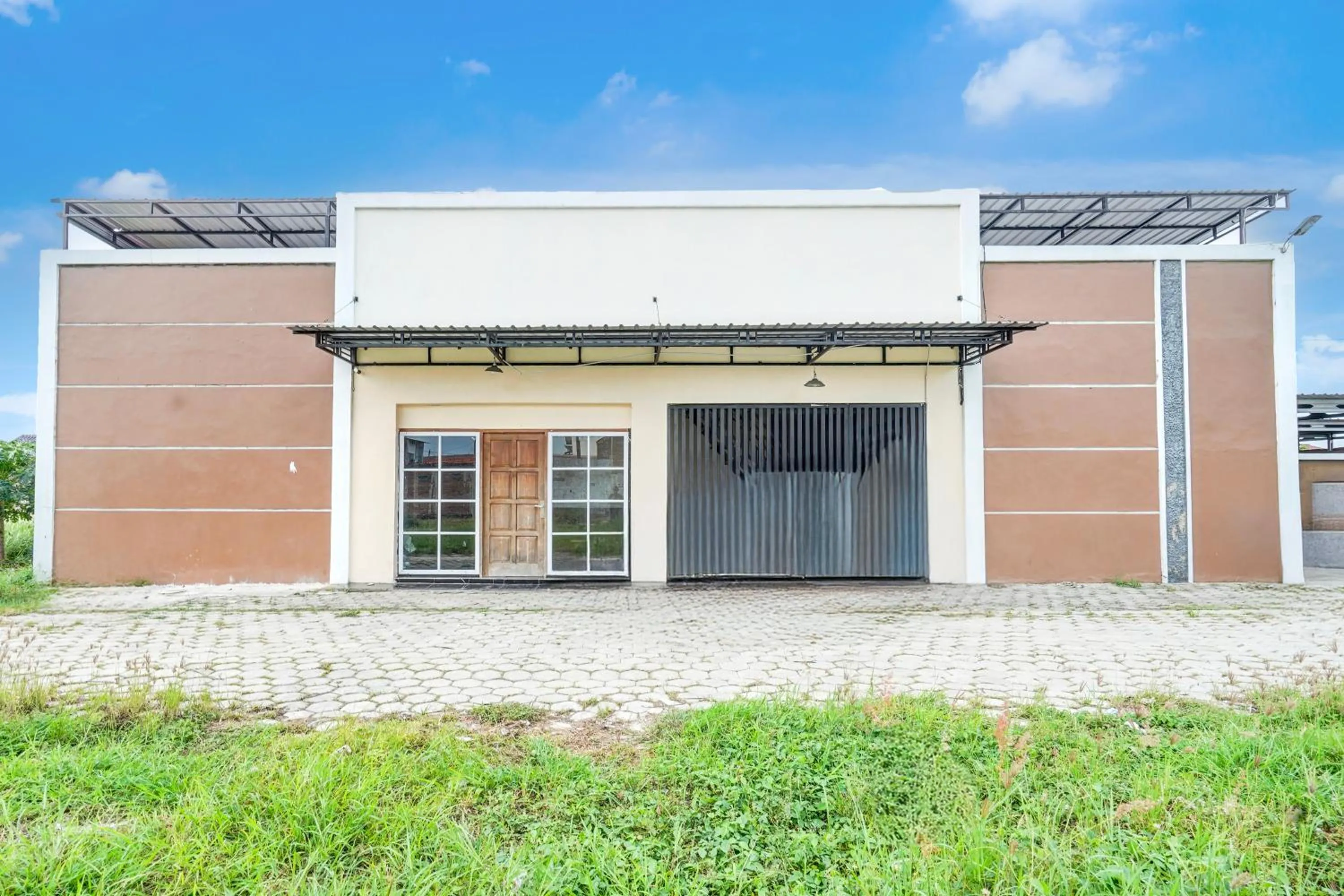 Property building in Hotel O Slawi Near Alun- Alu Slawi Formerly Boarding Inn