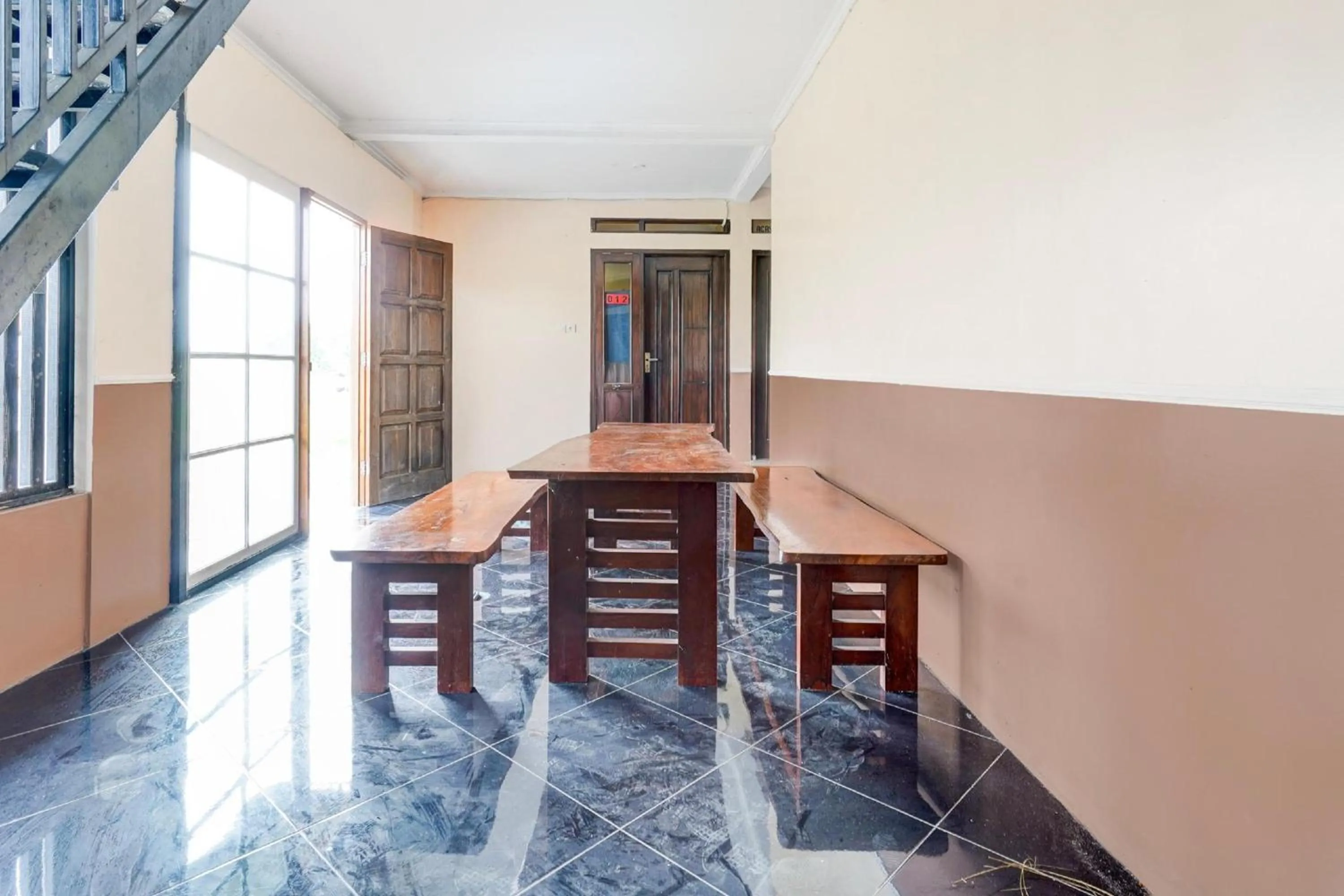 Lobby or reception in Hotel O Slawi Near Alun- Alu Slawi Formerly Boarding Inn