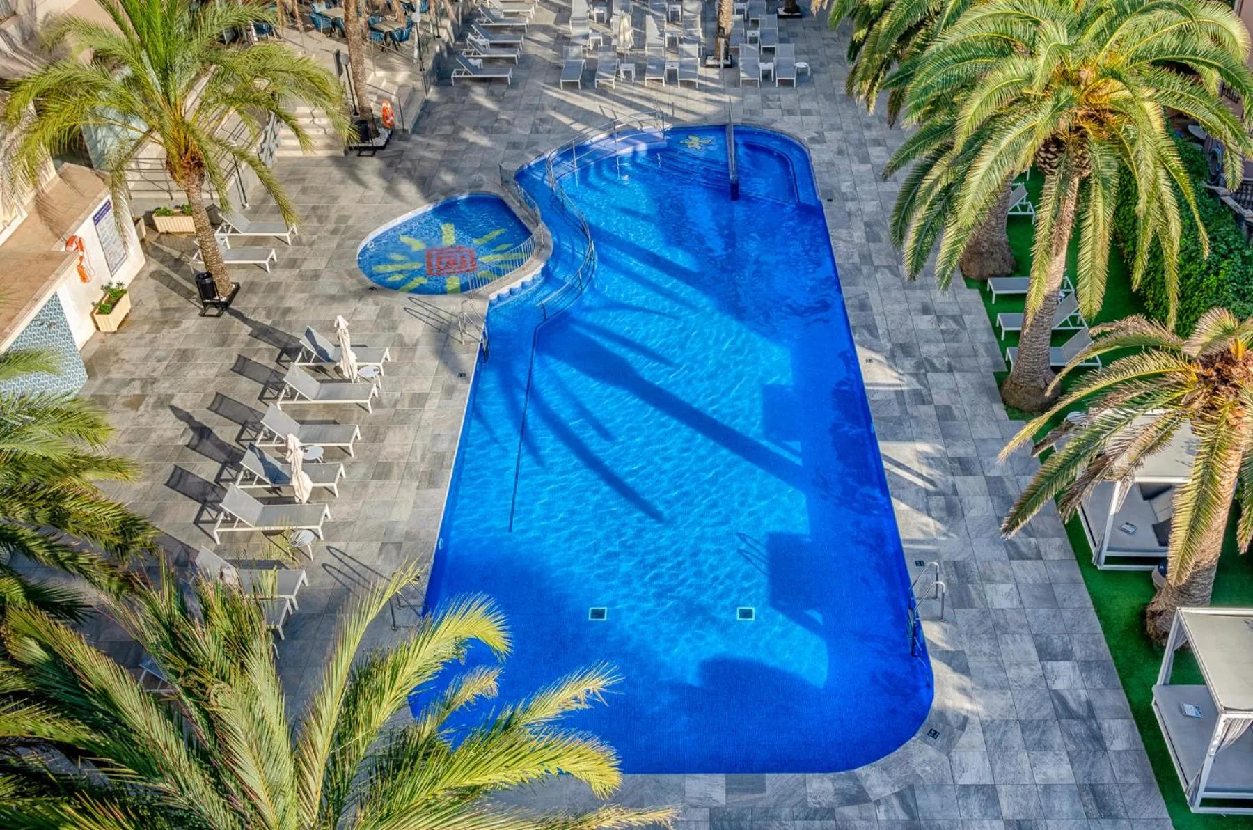 Swimming pool in Bordoy Cosmopolitan