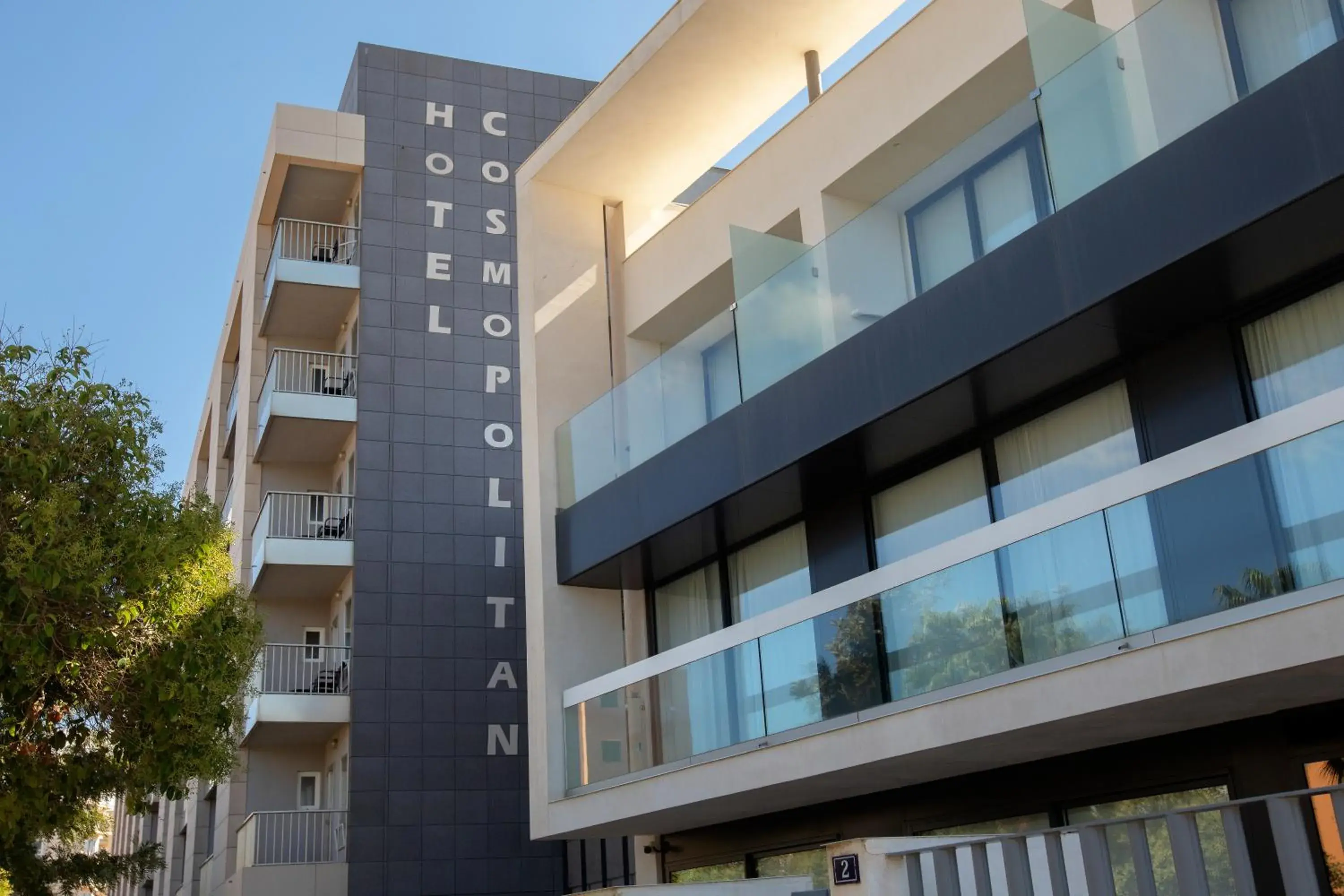 Property building in Bordoy Cosmopolitan Property building in Bordoy Cosmopolitan