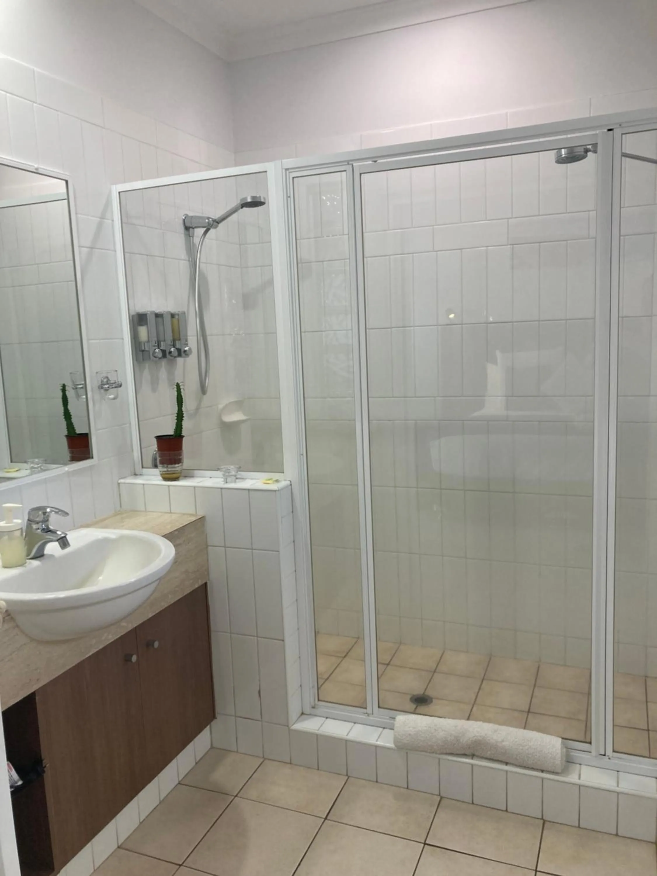 Shower in Gecko Lodge Kalbarri