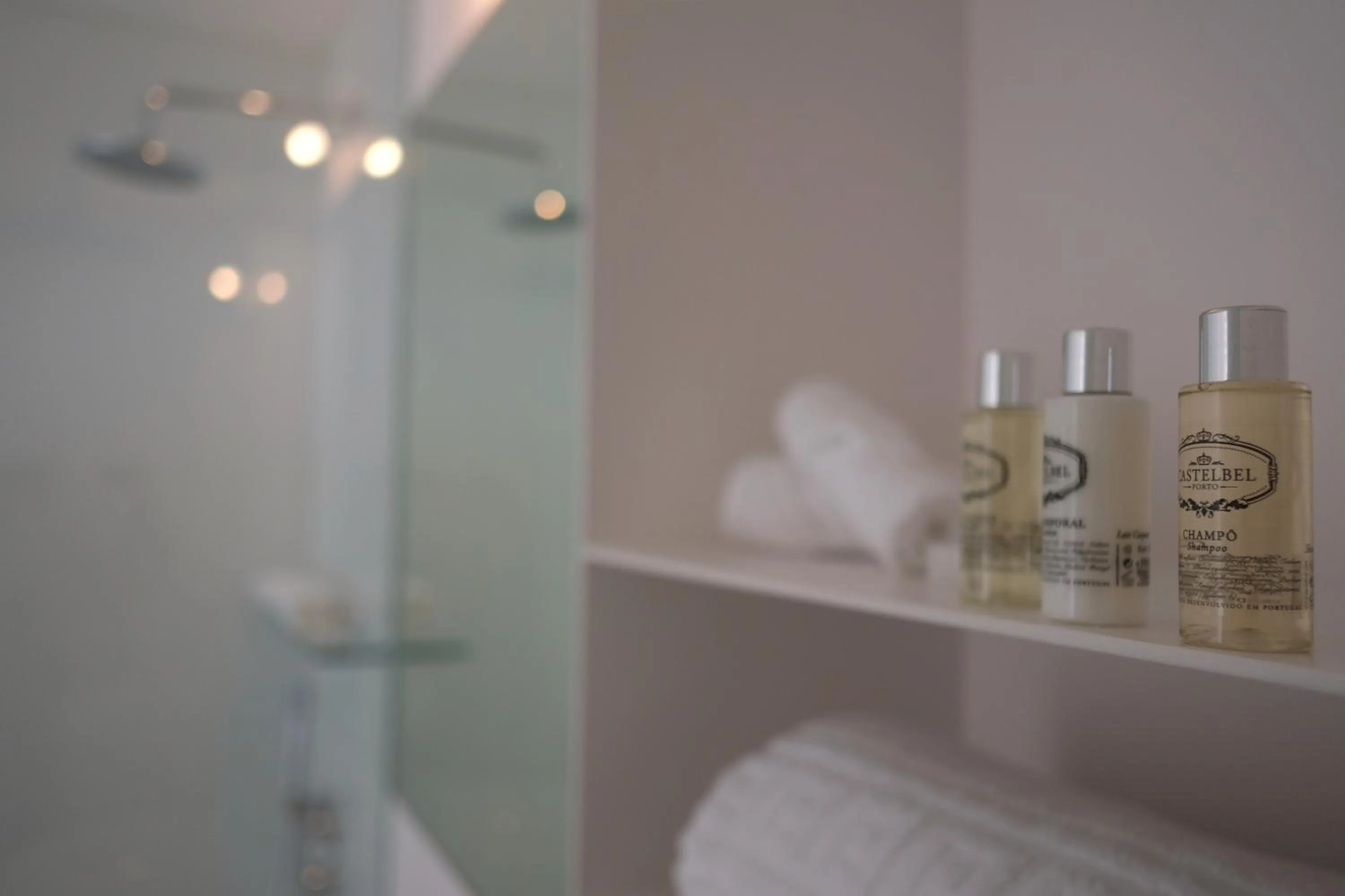 Bathroom in The Late Birds Lisbon - Gay Urban Resort