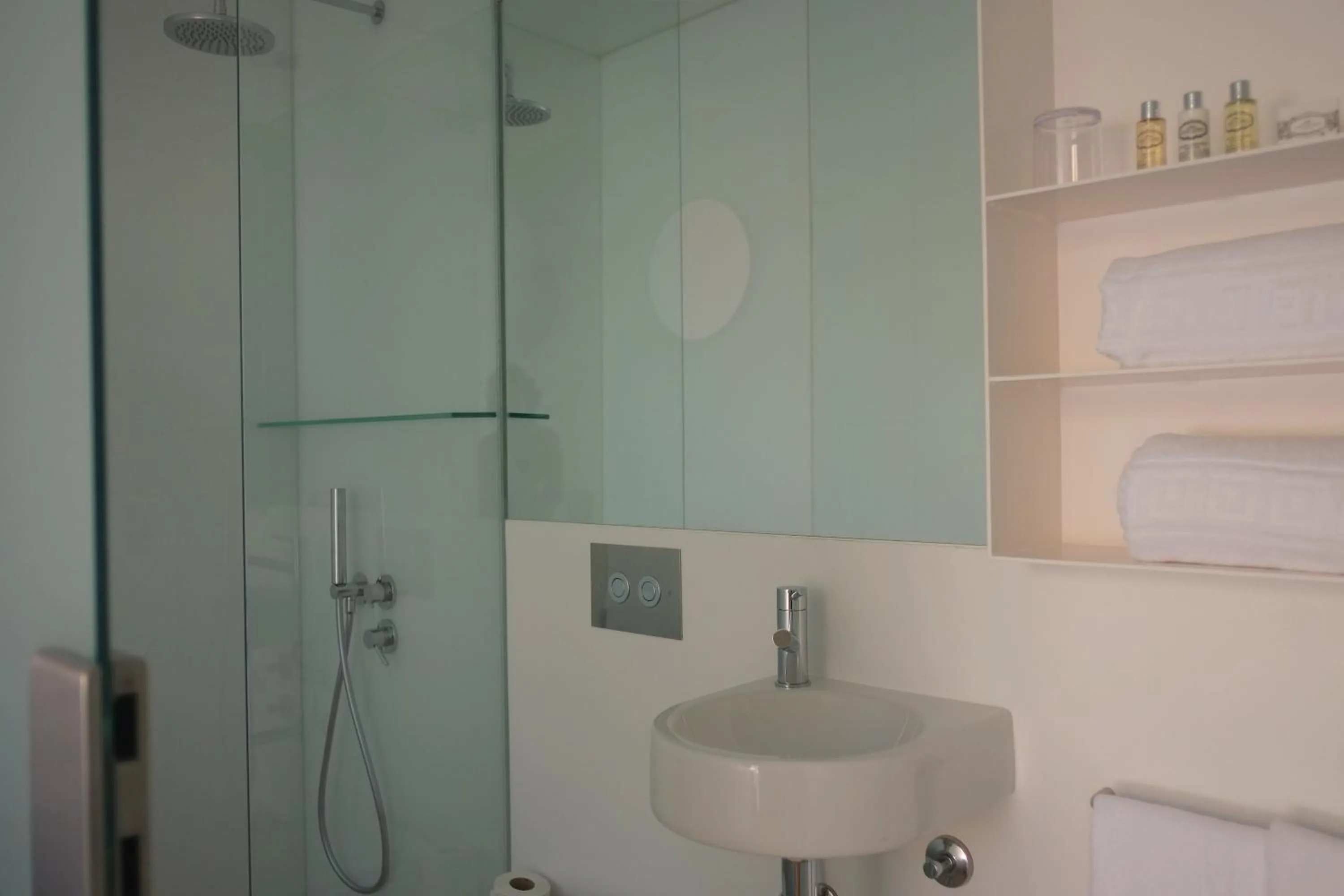 Bathroom in The Late Birds Lisbon - Gay Urban Resort