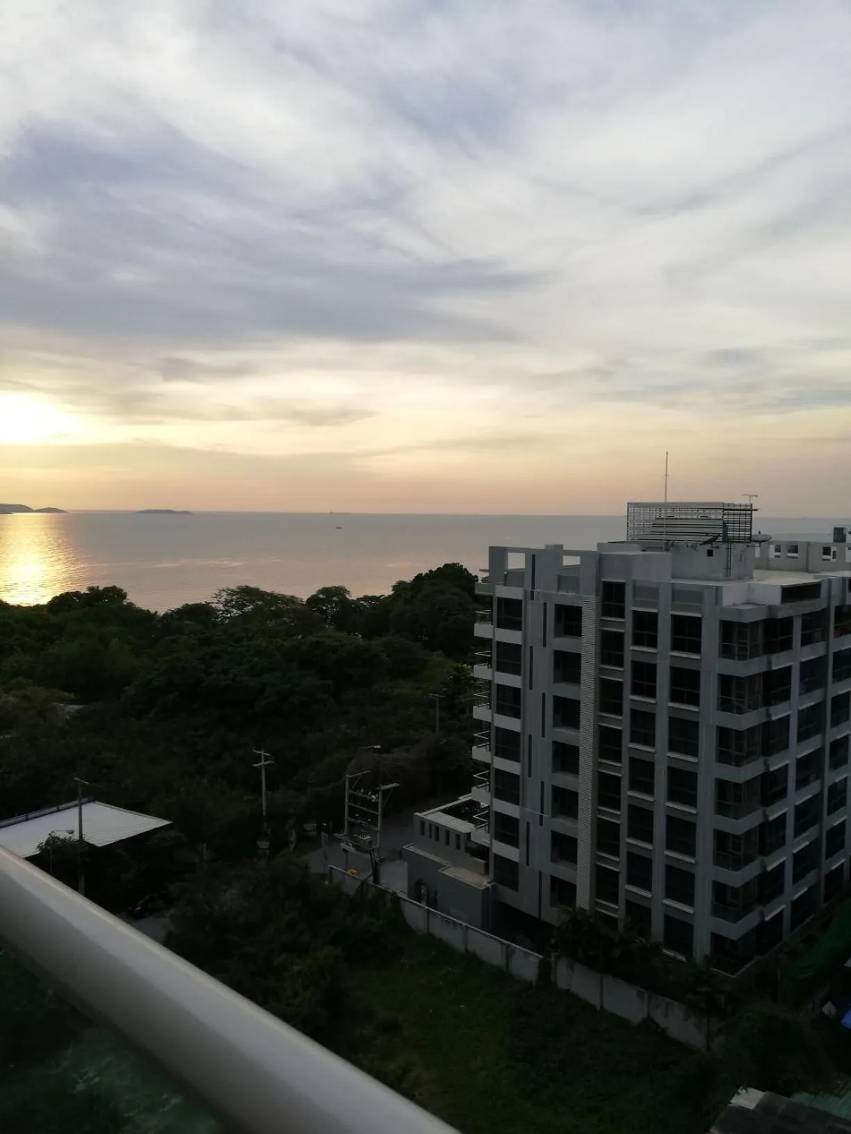 Sunset in Cosy Beach View Apartments