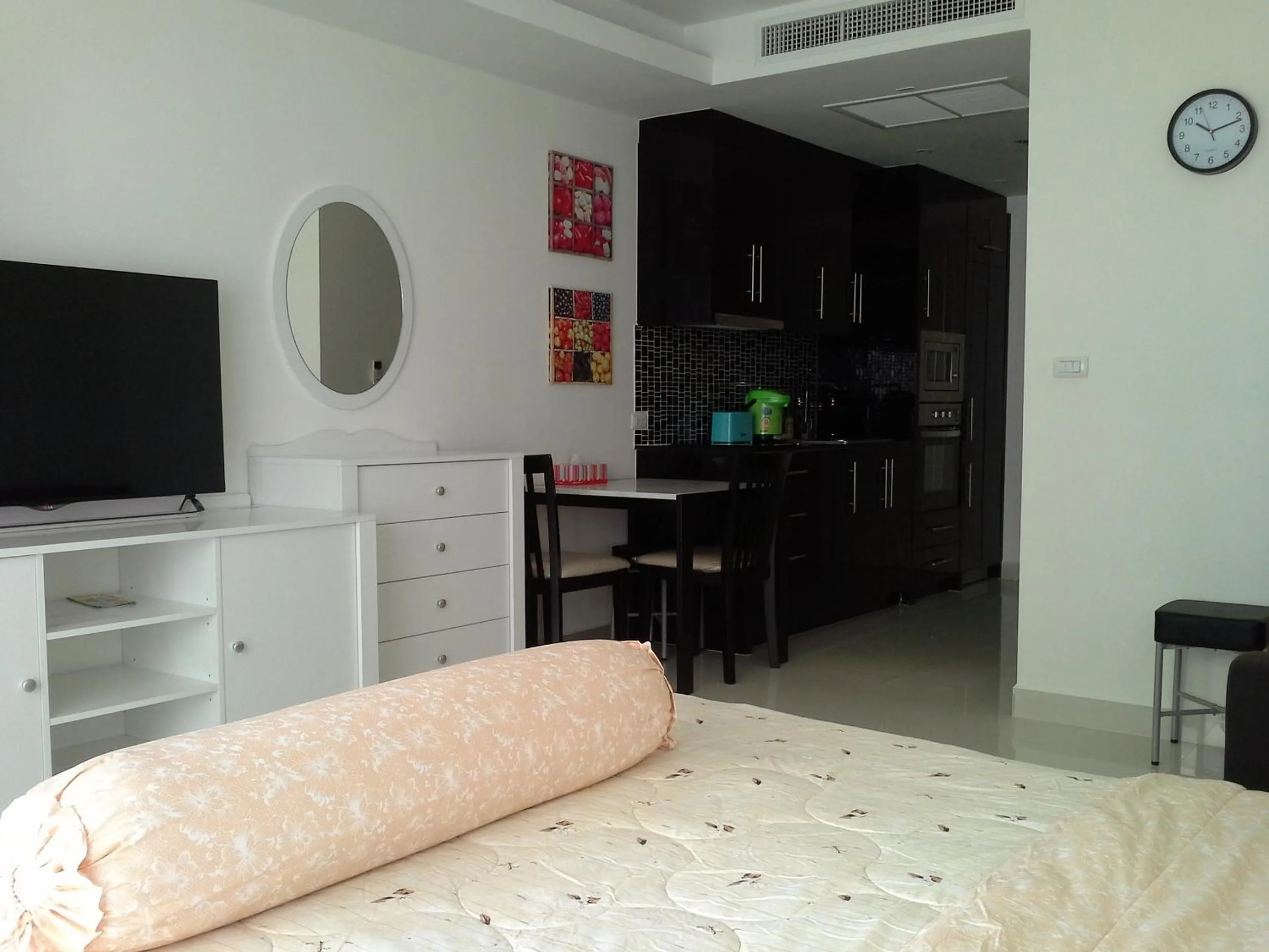 Bed in Cosy Beach View Apartments