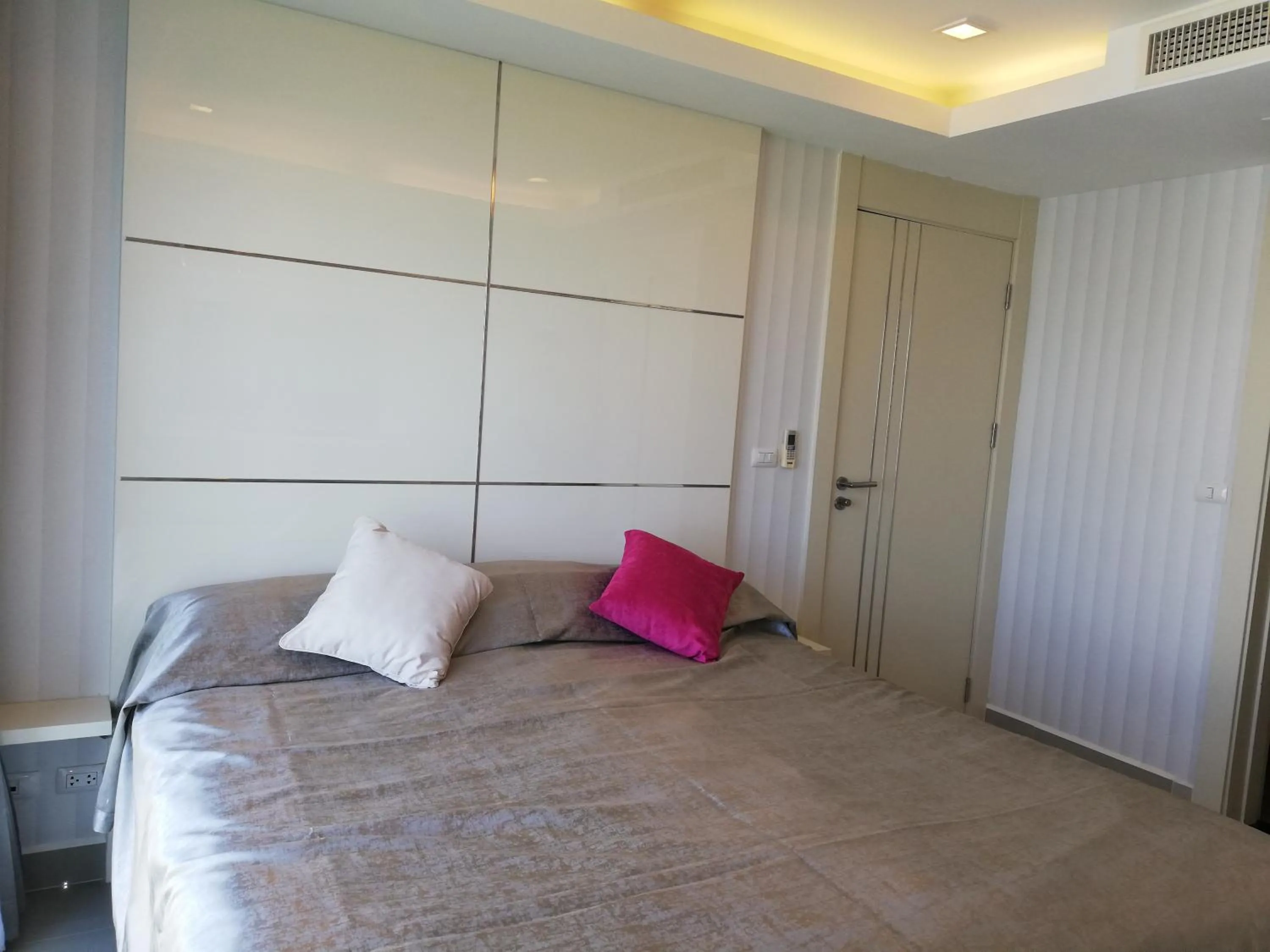 Bed in Cosy Beach View Apartments