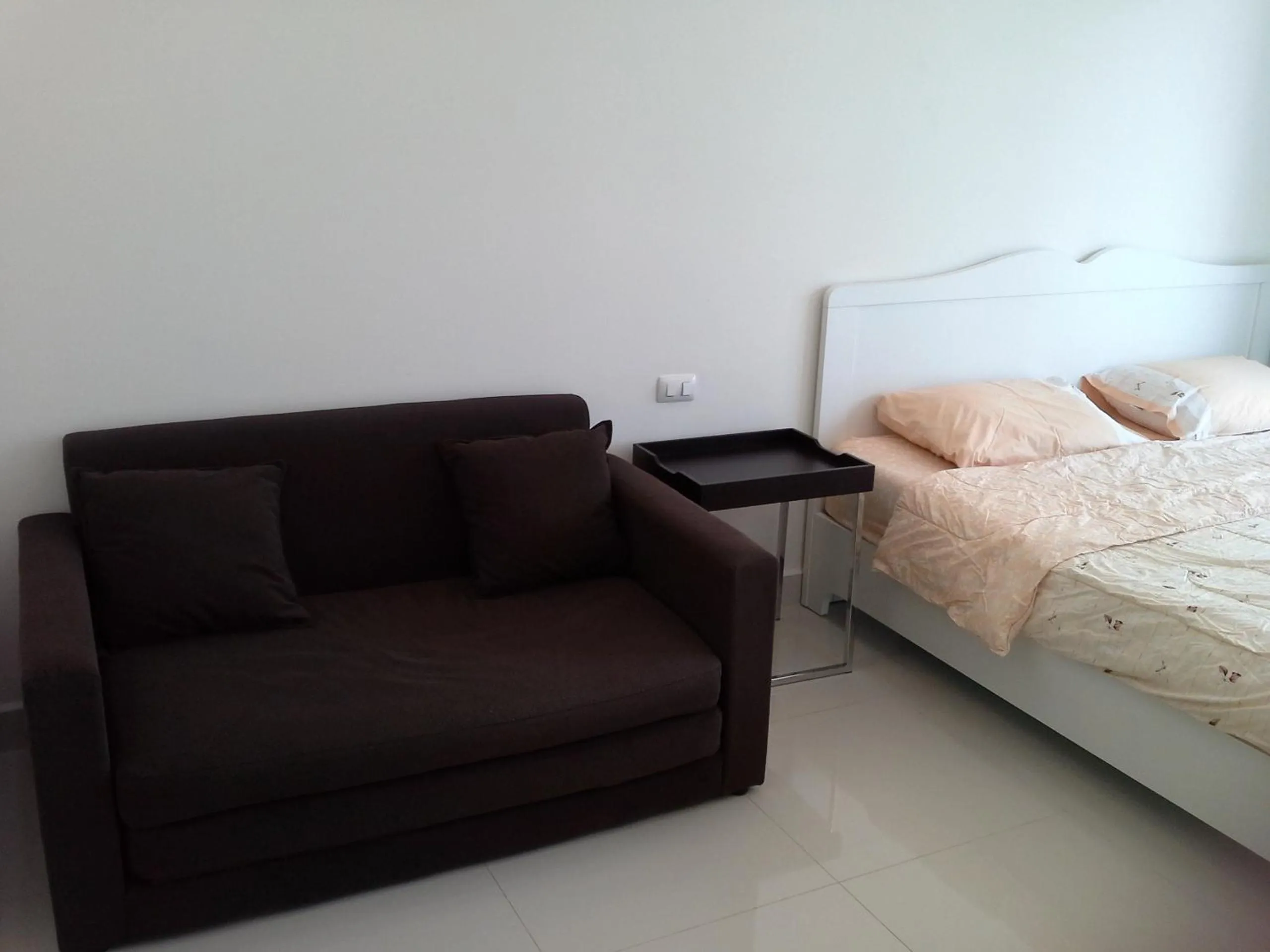 Living room, Bed in Cosy Beach View Apartments