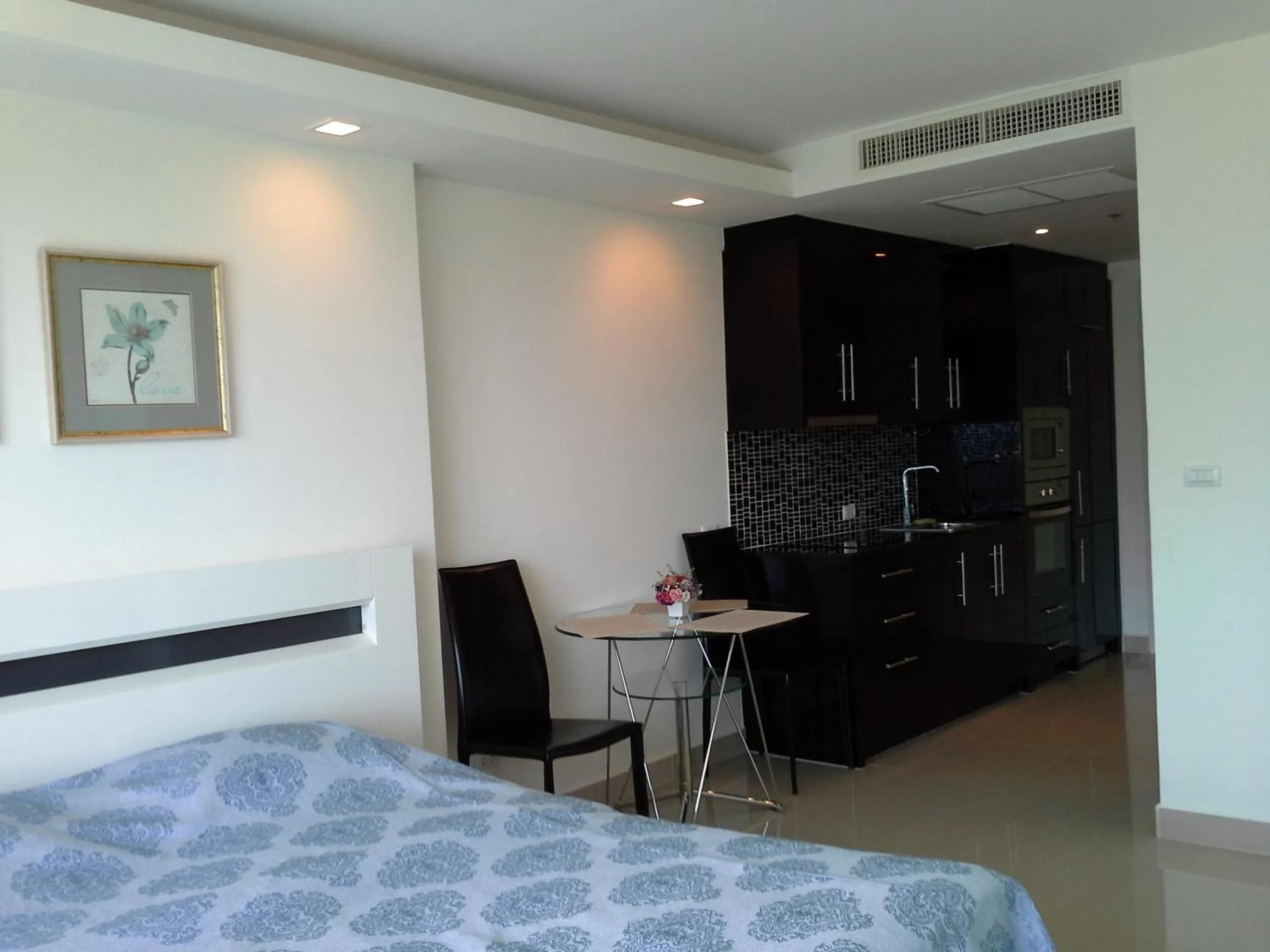 Bed in Cosy Beach View Apartments