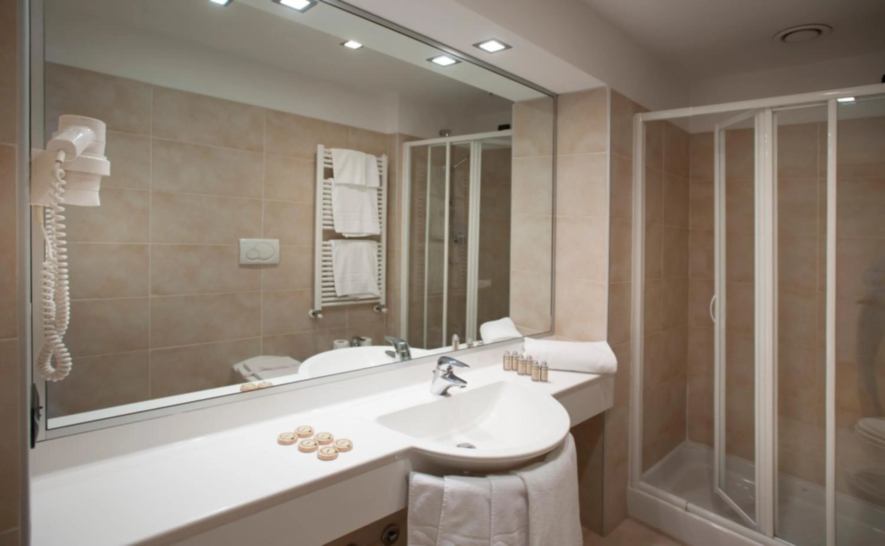 Shower in AlbaResidence Masera26