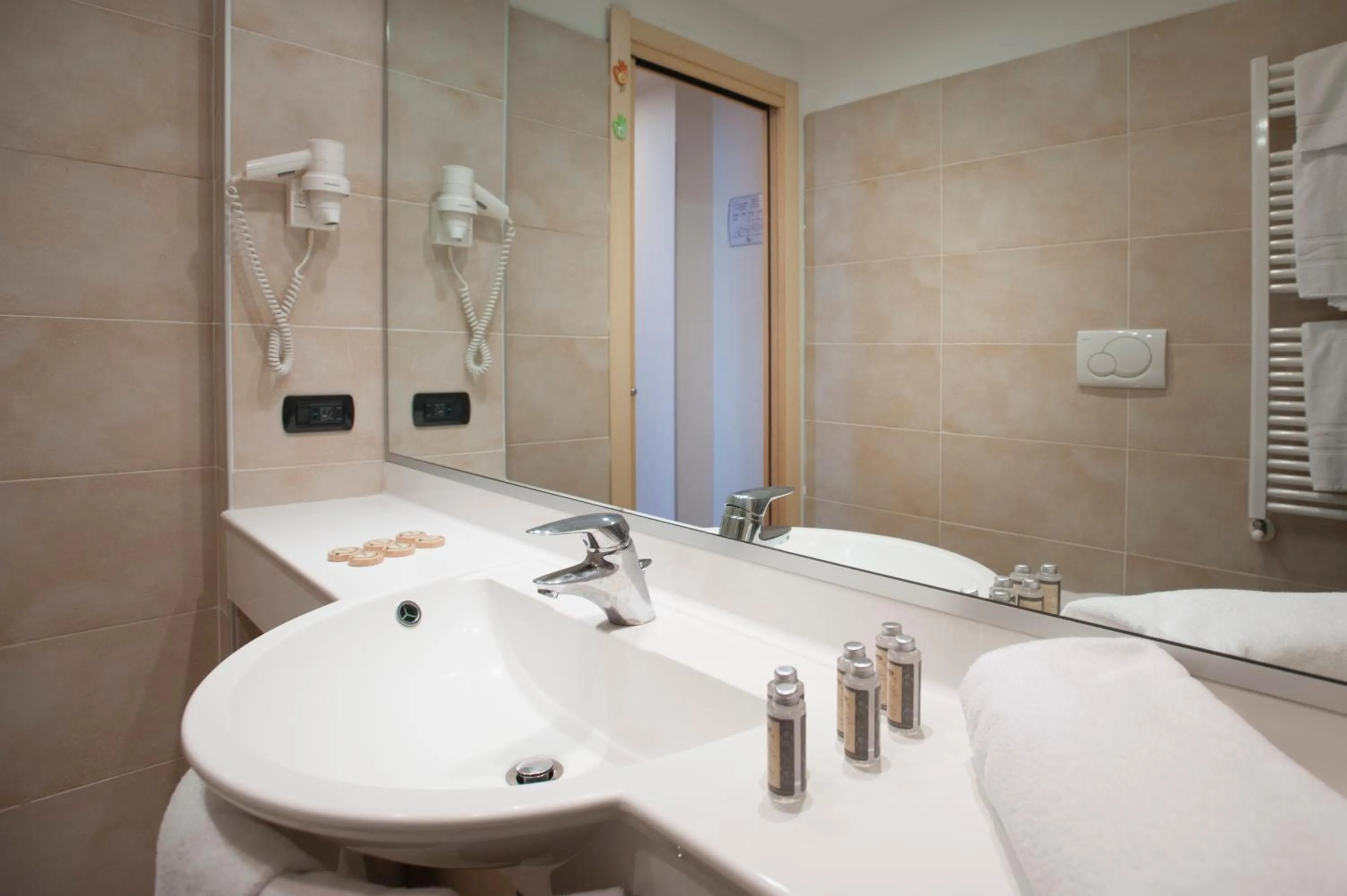 Shower in AlbaResidence Masera26