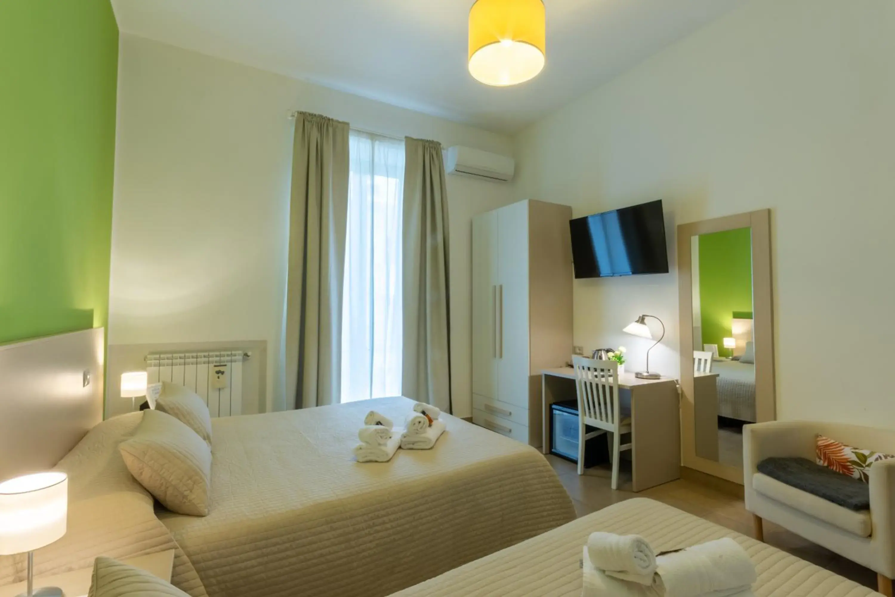 Triple Room - single occupancy in B&B Cairoli Triple Room - single occupancy in B&B Cairoli