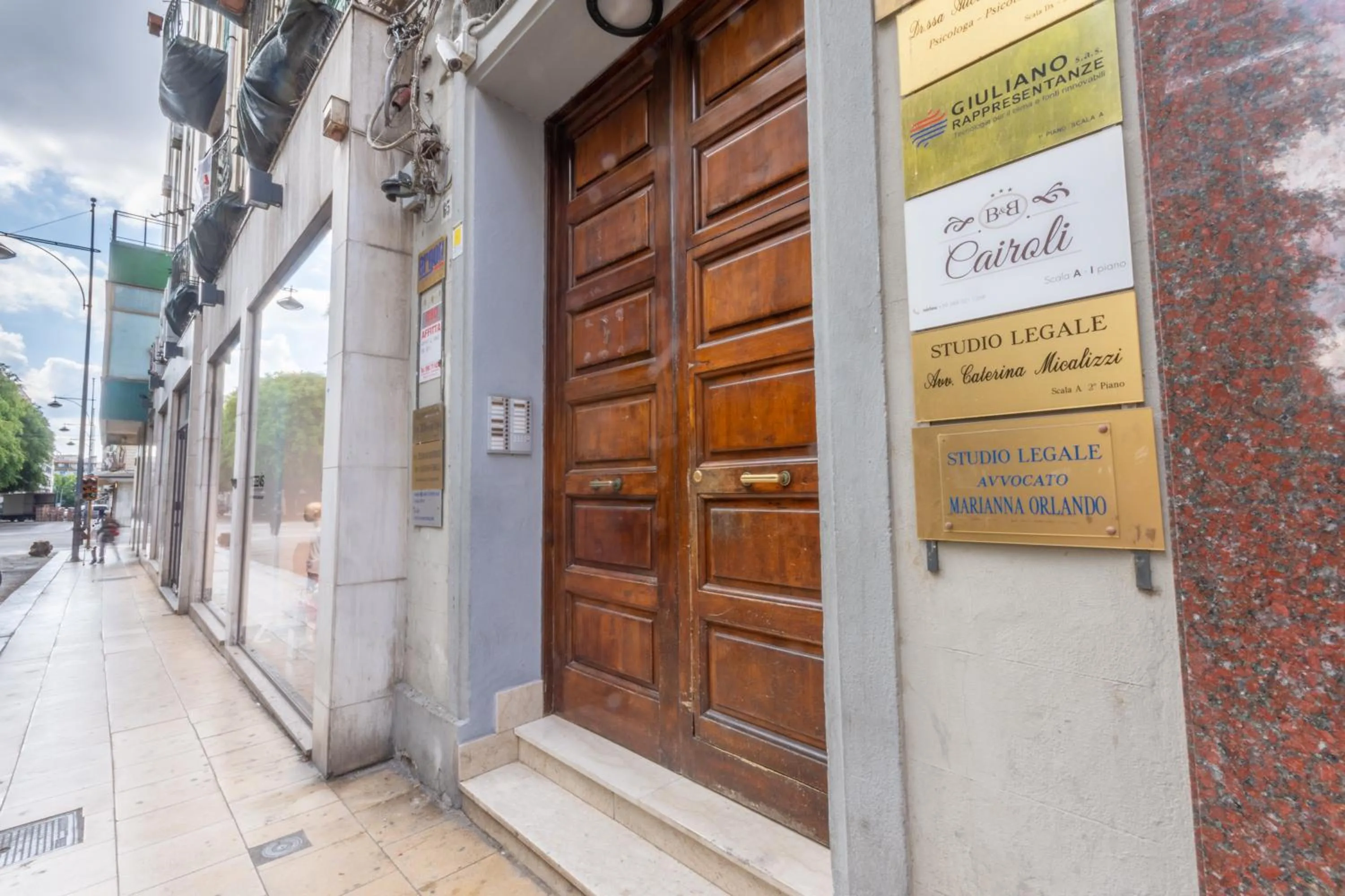 Facade/entrance in B&B Cairoli